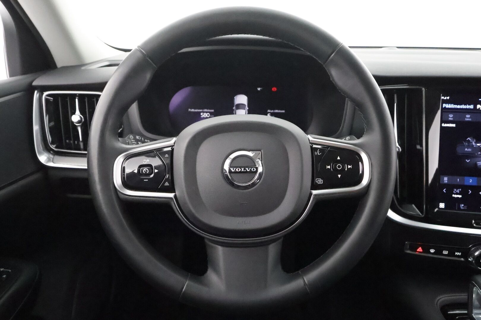 Volvo V60 2023 T6 AWD Long Range Plus Dark aut * ACC / Pilot Assist / Koukku / P.kamera / Muistipenkit / High performance äänentoisto * - 1.Om Suomi-auto / Akku kuntotarkastettu SoH 97,1% / Merkkihuollettu / Kahdet renkaat / Koti & Kauppalaturi 