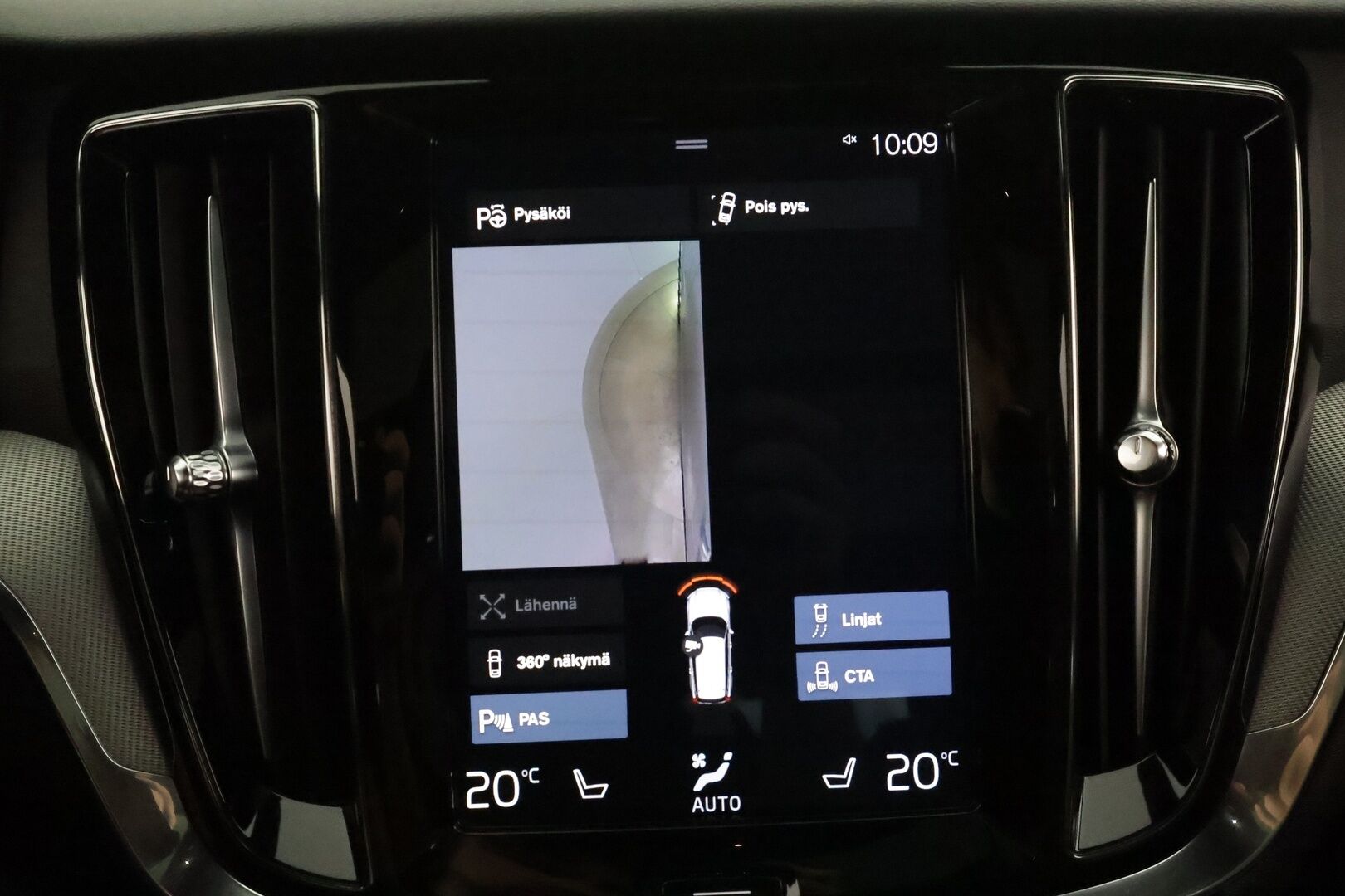 Volvo V60 2020 T8 TwE AWD R-Design aut **Adapt.vakkari / HUD / Panorama / H&K / Muistipenkit / Sporttinahat / Full LED / 360°** - Merkkihuollettu / Kahdet renkaat aluvanteilla / Penkinlämmittimet takana / Ratinlämmitin / Webasto / BLIS / Hyvät varusteet!