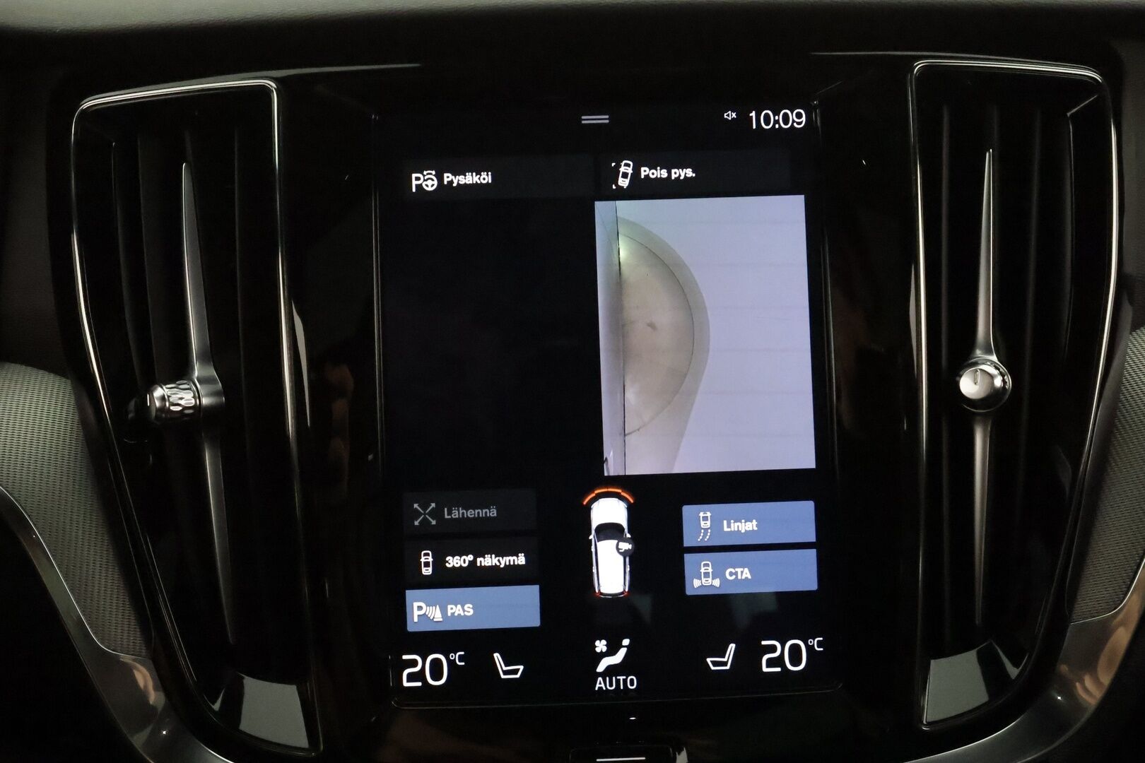 Volvo V60 2020 T8 TwE AWD R-Design aut **Adapt.vakkari / HUD / Panorama / H&K / Muistipenkit / Sporttinahat / Full LED / 360°** - Merkkihuollettu / Kahdet renkaat aluvanteilla / Penkinlämmittimet takana / Ratinlämmitin / Webasto / BLIS / Hyvät varusteet!
