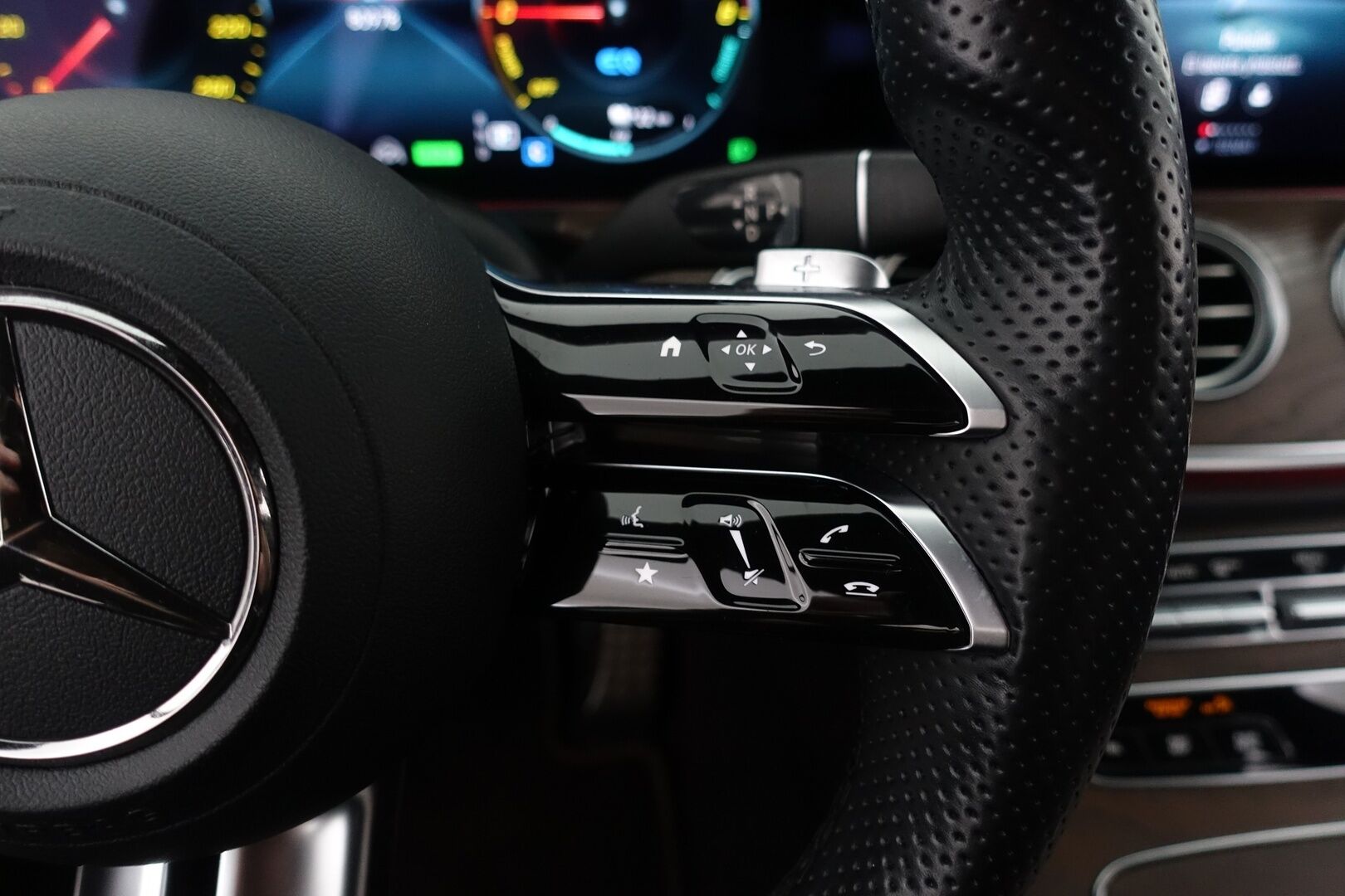 Mercedes-Benz E 2021 300 e 4MATIC A Business AMG - | DTR+ | Burmester  | Widescreen | Koukku | Multibeam-LED  | IHC+ | P.kamera & tutkat | Facelift |