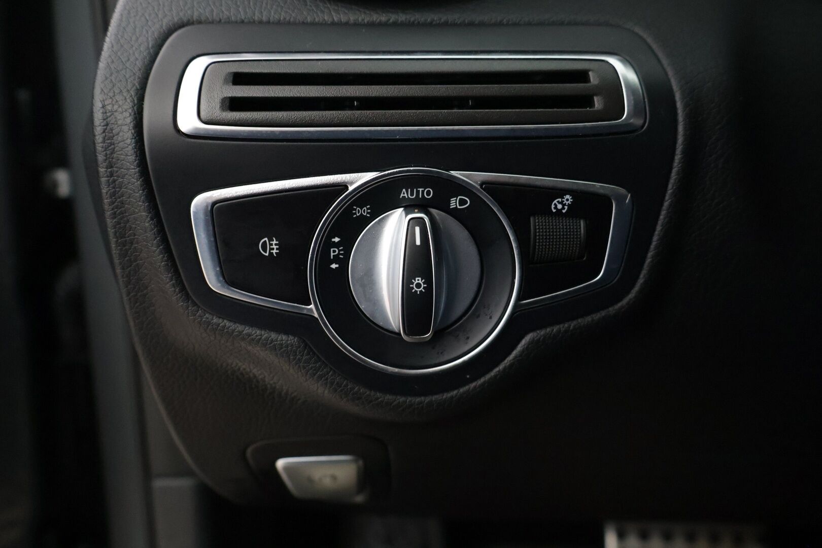 Mercedes-Benz C 2020 300 de T A Business AMG Edition EQ Power *DTR+ / Burmester / Digimittaristo / Koukku / Multibeam-LED / P.Kamera * - *2x Latauskaapelit / Kahdet Renkaat / Navi / Sportpenkit * - HULLUT AVAJAISHULINAT KORKOTARJOUS 3,29 %