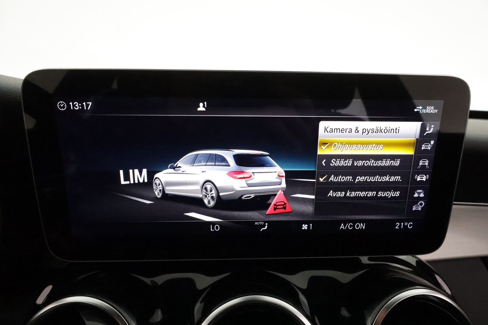 Mercedes-Benz C 2020 300 de T A Business AMG Edition EQ Power *Distronic+ / Multibeam / Burmester / P-Kamera / Koukku / Sportpenkit / Navi* - 2x Latauskaapelit / Kahdet Renkaat