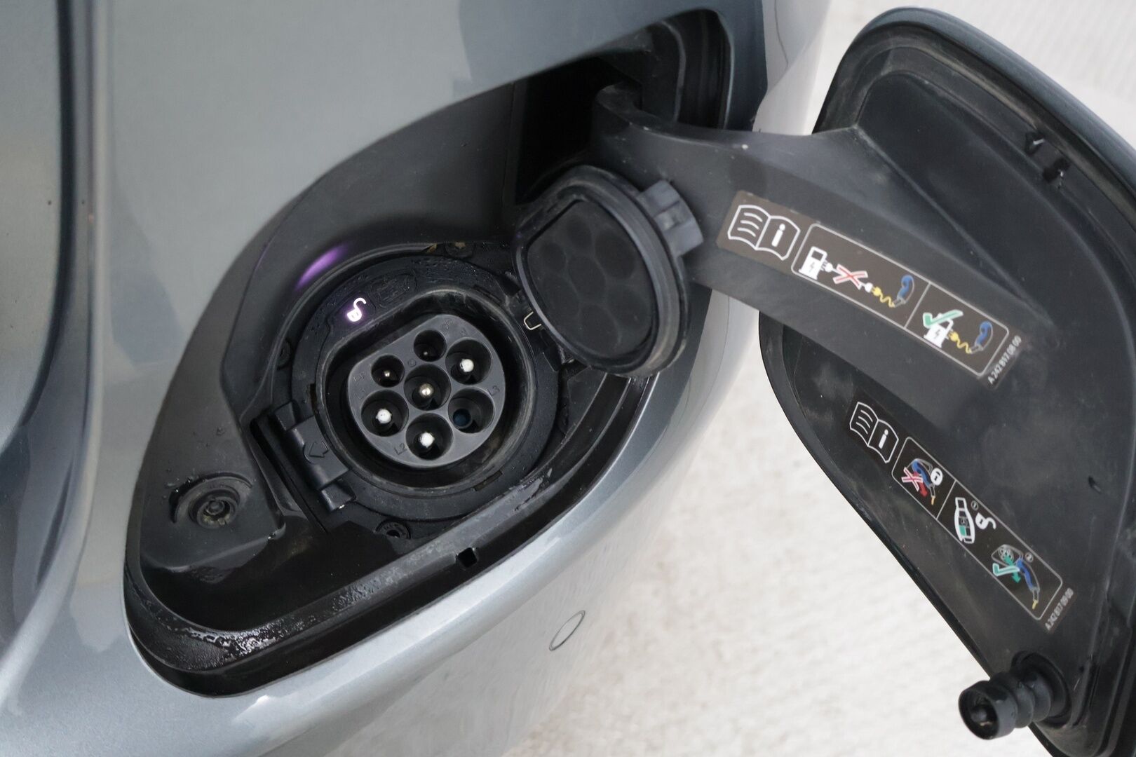 Mercedes-Benz C 2020 300 de T A Business AMG Edition EQ Power *DTR+ / Burmester / Koukku / Multibeam-LED / P.Kamera * - *2x Latauskaapelit / Kahdet Renkaat / Navi / Sportpenkit *