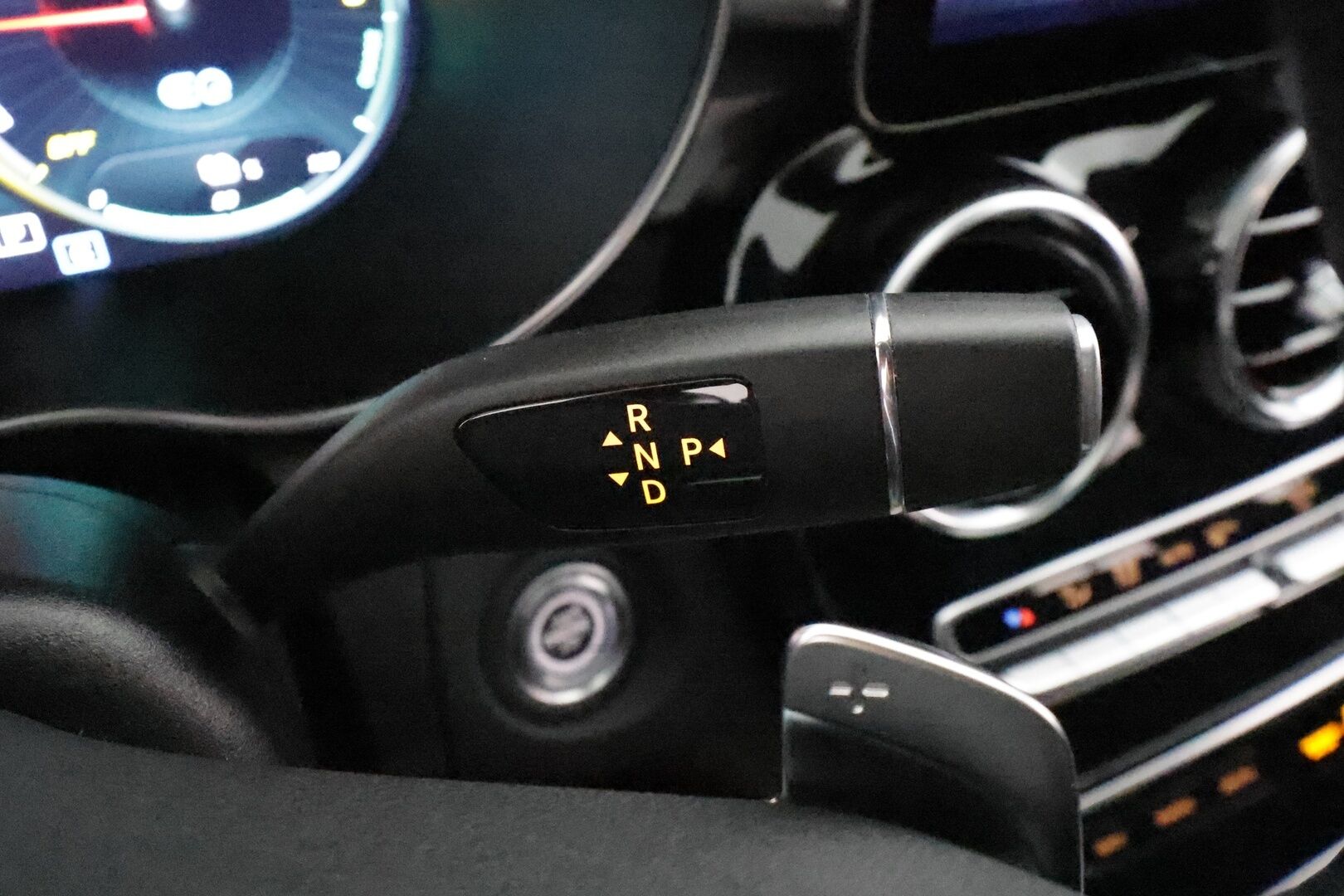 Mercedes-Benz C 2020 300 de T A Business AMG Edition EQ Power *DTR+ / Burmester / Navi / Multibeam-LED / P.Kamera / Koukku / Sportpenkit* - *2x Latauskaapelit / Kahdet Renkaat*