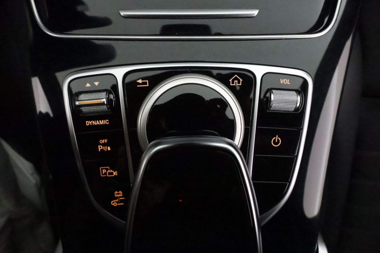 Mercedes-Benz C 2020 300 de T A Business AMG Edition EQ Power *Distronic+ / Multibeam / Burmester / P-Kamera / Koukku / Sportpenkit / Navi* - 2x Latauskaapelit / Kahdet Renkaat