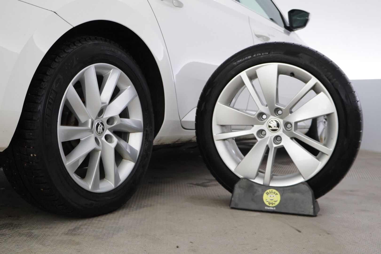 Skoda Superb 2020 Combi 1,4 TSI PHEV Style iV DSG Autom. * Adap.vakkari / Digimittaristo / Koukku / HiFit / Peruutuskamera / Lämmitin * - * Siistikuntoinen / Hyvät varusteet / Akku kuntotarkastettu / Särmät huollot * - HULLU BLACKWEEK KORKOTARJOUS 2,49%