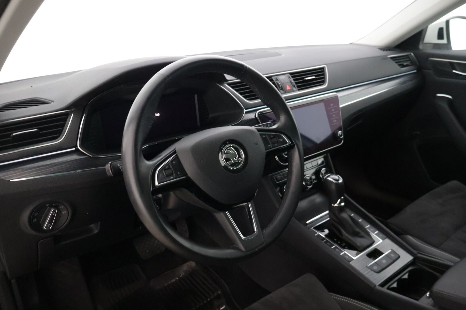 Skoda Superb 2020 Combi 1,4 TSI PHEV Style iV DSG Autom. * Adap.vakkari / Digimittaristo / Koukku / HiFit / Peruutuskamera / Lämmitin * - * Siistikuntoinen / Hyvät varusteet / Akku kuntotarkastettu / Särmät huollot * - HULLU BLACKWEEK KORKOTARJOUS 2,49%