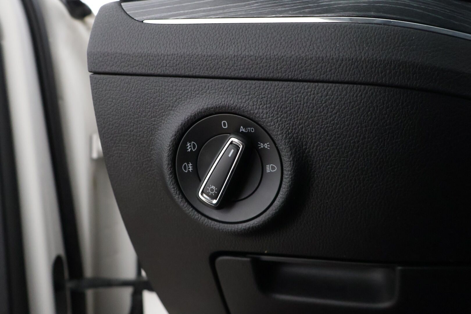 Skoda Superb 2020 Combi 1,4 TSI PHEV Style iV DSG Autom. * Adap.vakkari / Digimittaristo / Koukku / HiFit / Peruutuskamera / Lämmitin * - * Siistikuntoinen / Hyvät varusteet / Akku kuntotarkastettu / Särmät huollot * - HULLU BLACKWEEK KORKOTARJOUS 2,49%