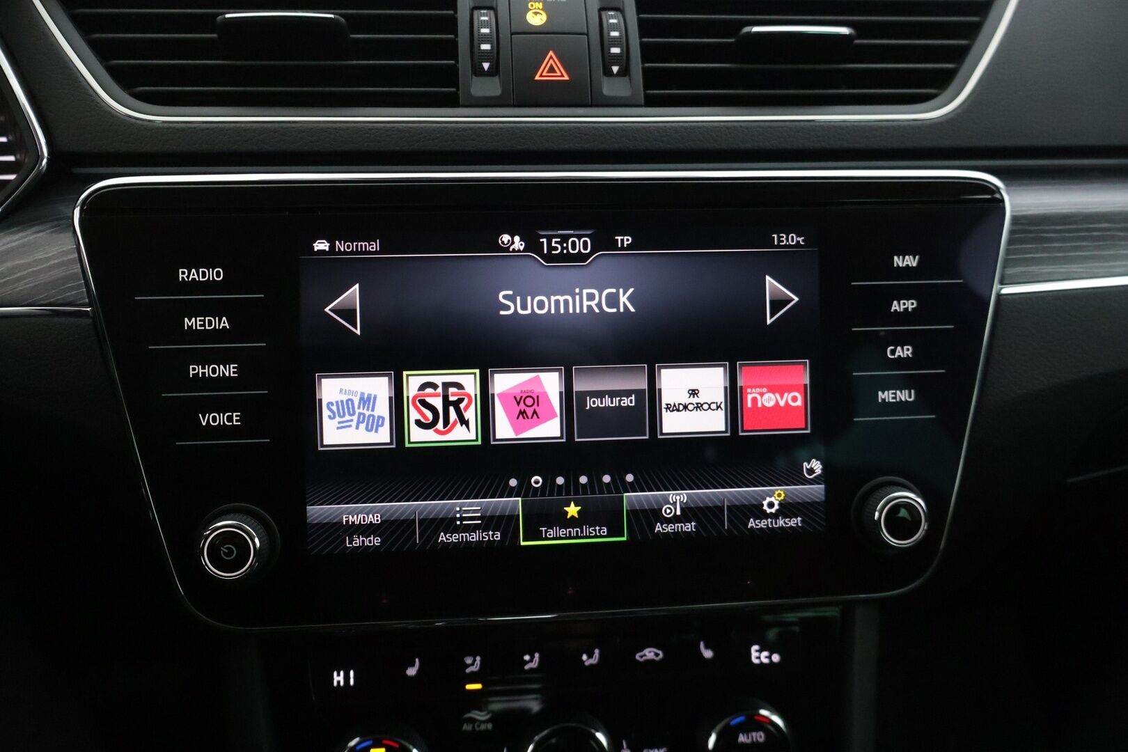 Skoda Superb 2020 Combi 1,4 TSI PHEV Style iV DSG Autom. * Adap.vakkari / Digimittaristo / Koukku / HiFit / Peruutuskamera / Lämmitin * - * Siistikuntoinen / Hyvät varusteet / Akku kuntotarkastettu / Särmät huollot * - HULLU BLACKWEEK KORKOTARJOUS 2,49%