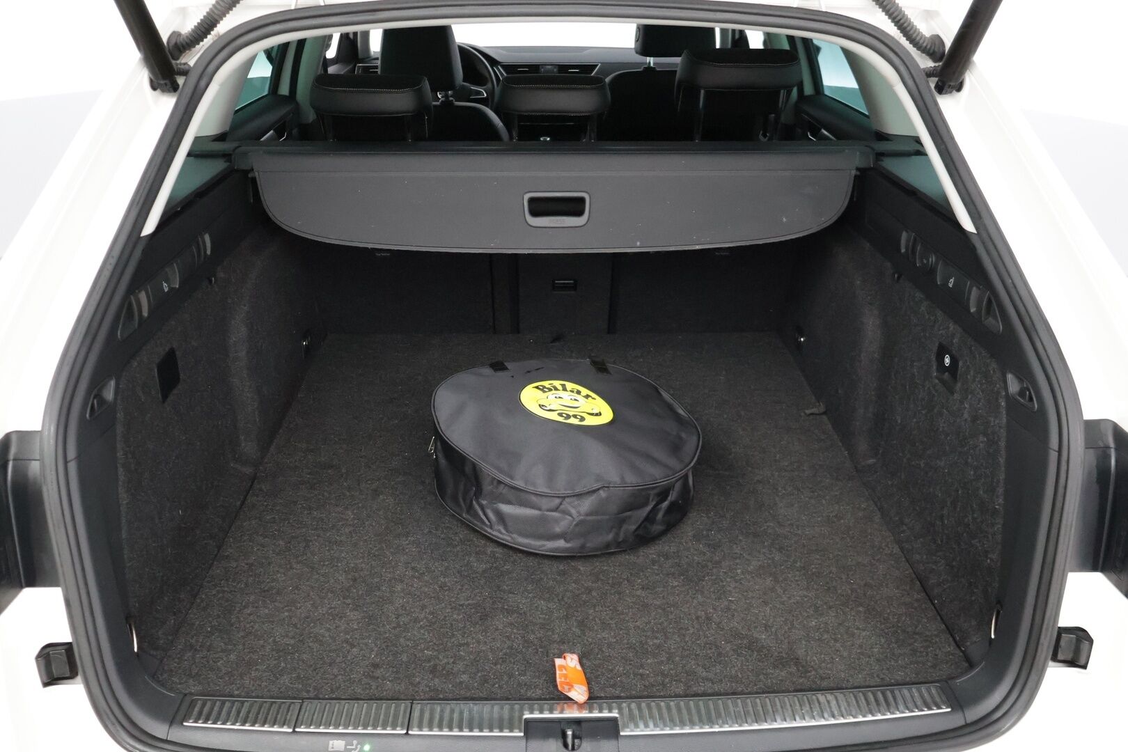 Skoda Superb 2020 Combi 1,4 TSI PHEV Style iV DSG Autom. * Adap.vakkari / Digimittaristo / Koukku / HiFit / Peruutuskamera / Lämmitin * - * Siistikuntoinen / Hyvät varusteet / Akku kuntotarkastettu / Särmät huollot * - HULLU BLACKWEEK KORKOTARJOUS 2,49%