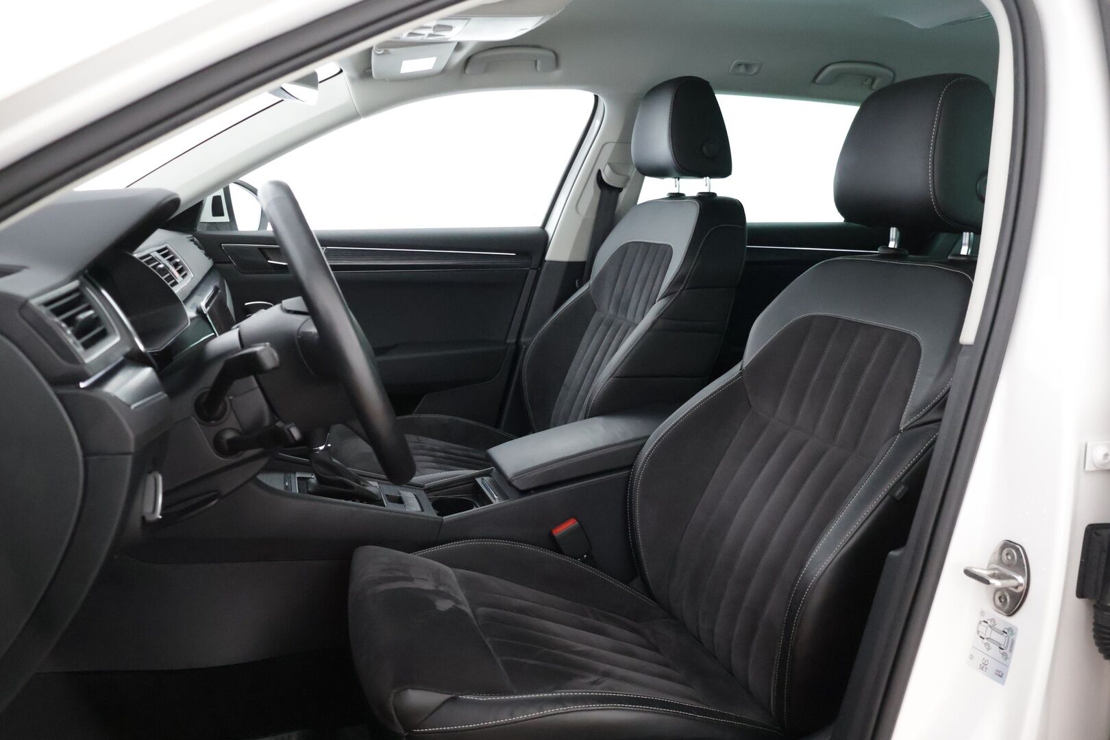 Skoda Superb 2020 Combi 1,4 TSI PHEV Style iV DSG Autom. * Adap.vakkari / Digimittaristo / Koukku / HiFit / Peruutuskamera / Lämmitin * - * Siistikuntoinen / Hyvät varusteet / Akku kuntotarkastettu / Särmät huollot * - HULLU BLACKWEEK KORKOTARJOUS 2,49%