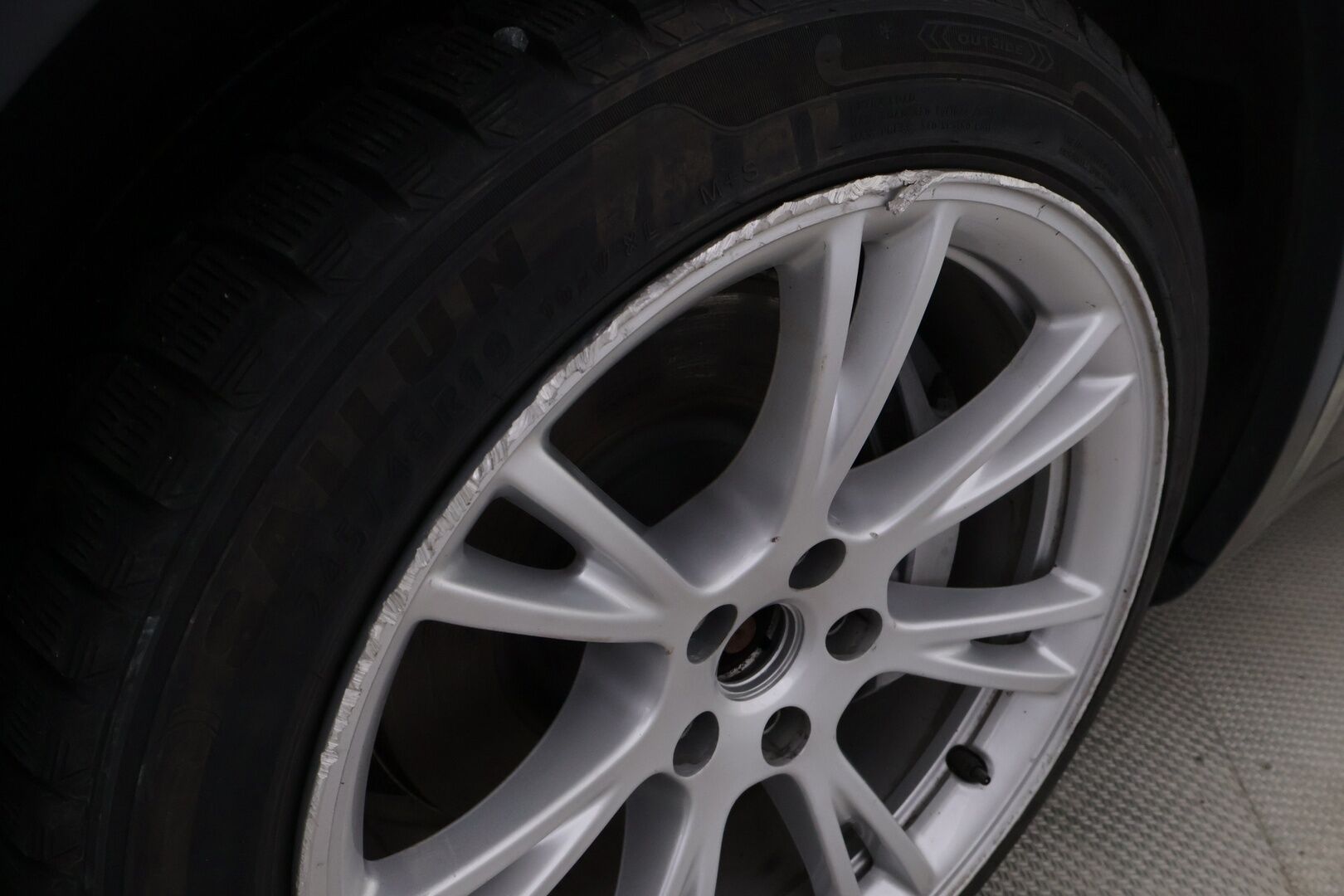 Tesla Model Y 2023 Long Range - YritysOutlet - Myydään vain yrityksille - LUE ILMOITUS!