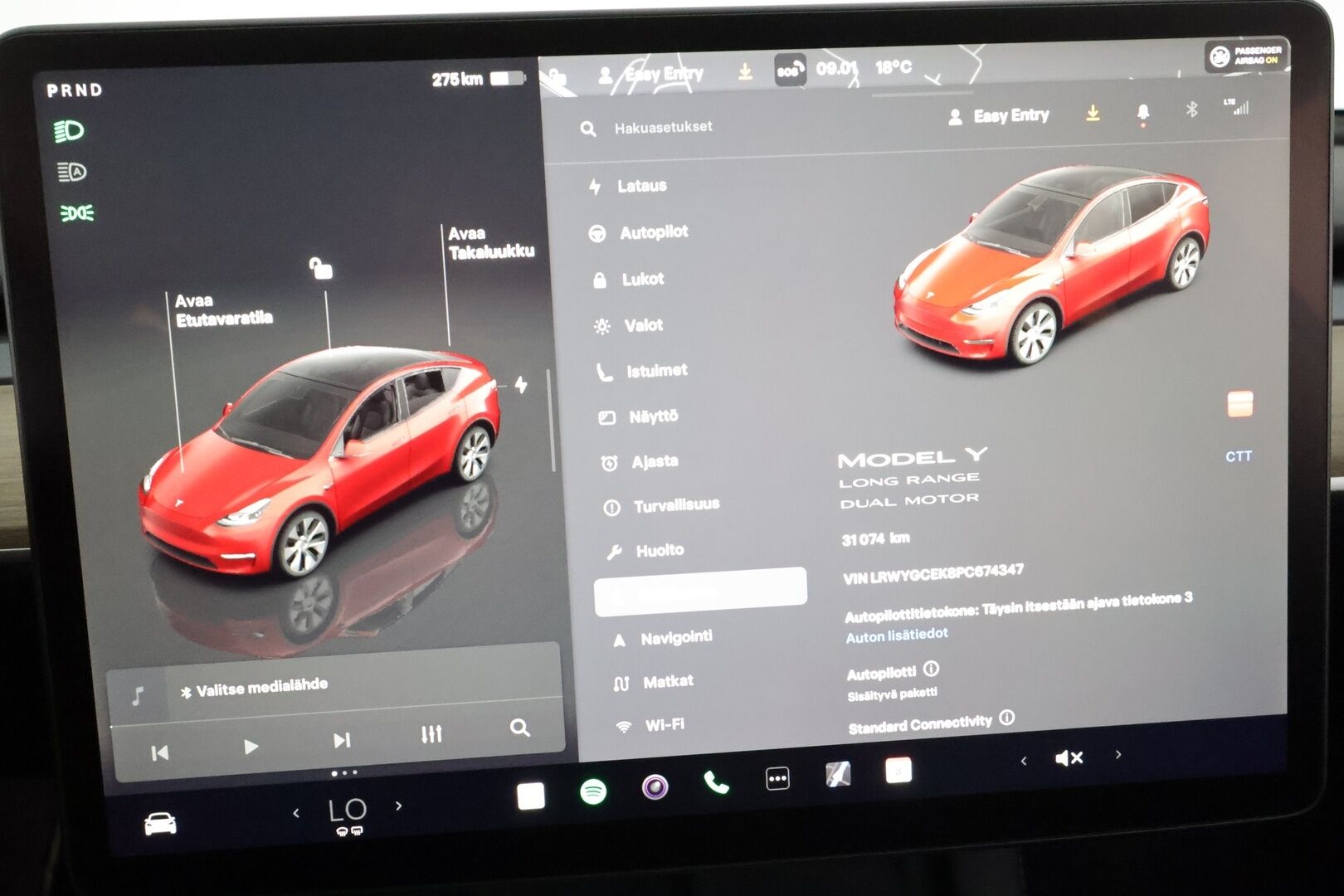 Tesla Model Y 2023 Long Range **Lämpöpumppu / Lasikatto / Matrix-LED / Adapt.Vakkari / P.Kamera / Muistipenkki / Navi / Keyless** - 3,99 % KORKOTARJOUS TÄHÄN AUTOON - 1-om Suomi-auto / 2x Latauskaapelit / Kahdet Renkaat