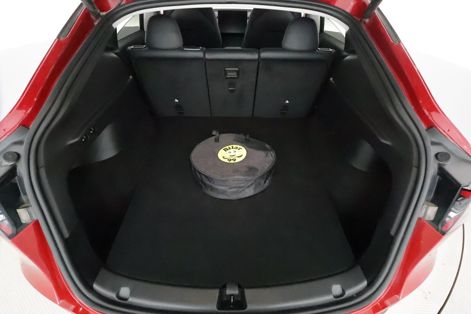 Tesla Model Y 2023 Long Range **Lämpöpumppu / Lasikatto / Matrix-LED / Adapt.Vakkari / P.Kamera / Muistipenkki / Navi / Keyless** - 3,99 % KORKOTARJOUS TÄHÄN AUTOON - 1-om Suomi-auto / 2x Latauskaapelit / Kahdet Renkaat