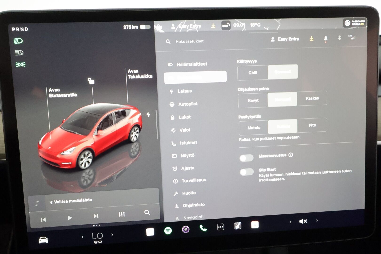 Tesla Model Y 2023 Long Range **Lämpöpumppu / Lasikatto / Matrix-LED / Adapt.Vakkari / P.Kamera / Muistipenkki / Navi / Keyless** - 3,99 % KORKOTARJOUS TÄHÄN AUTOON - 1-om Suomi-auto / 2x Latauskaapelit / Kahdet Renkaat