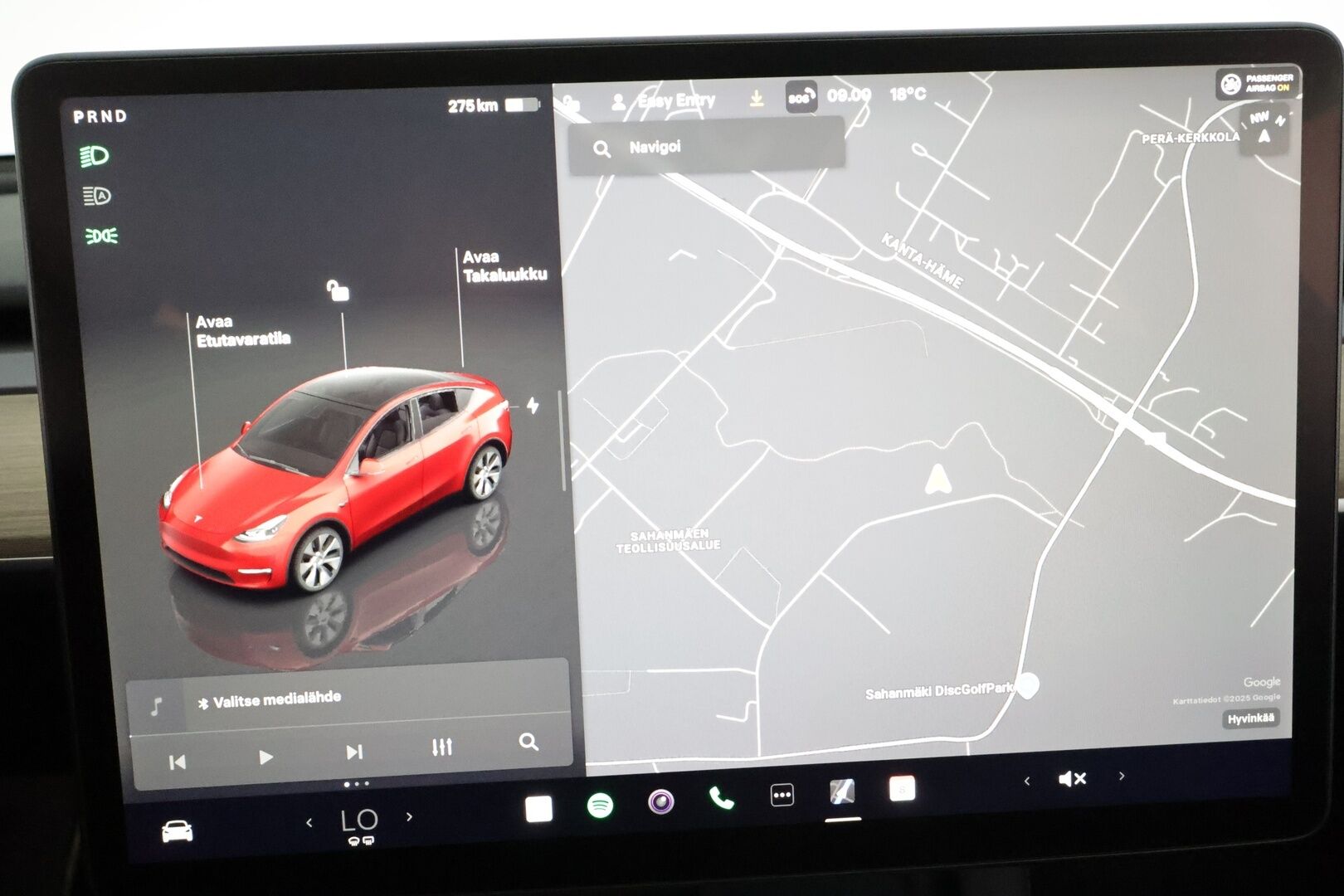 Tesla Model Y 2023 Long Range **Lämpöpumppu / Lasikatto / Matrix-LED / Adapt.Vakkari / P.Kamera / Muistipenkki / Navi / Keyless** - 3,99 % KORKOTARJOUS TÄHÄN AUTOON - 1-om Suomi-auto / 2x Latauskaapelit / Kahdet Renkaat
