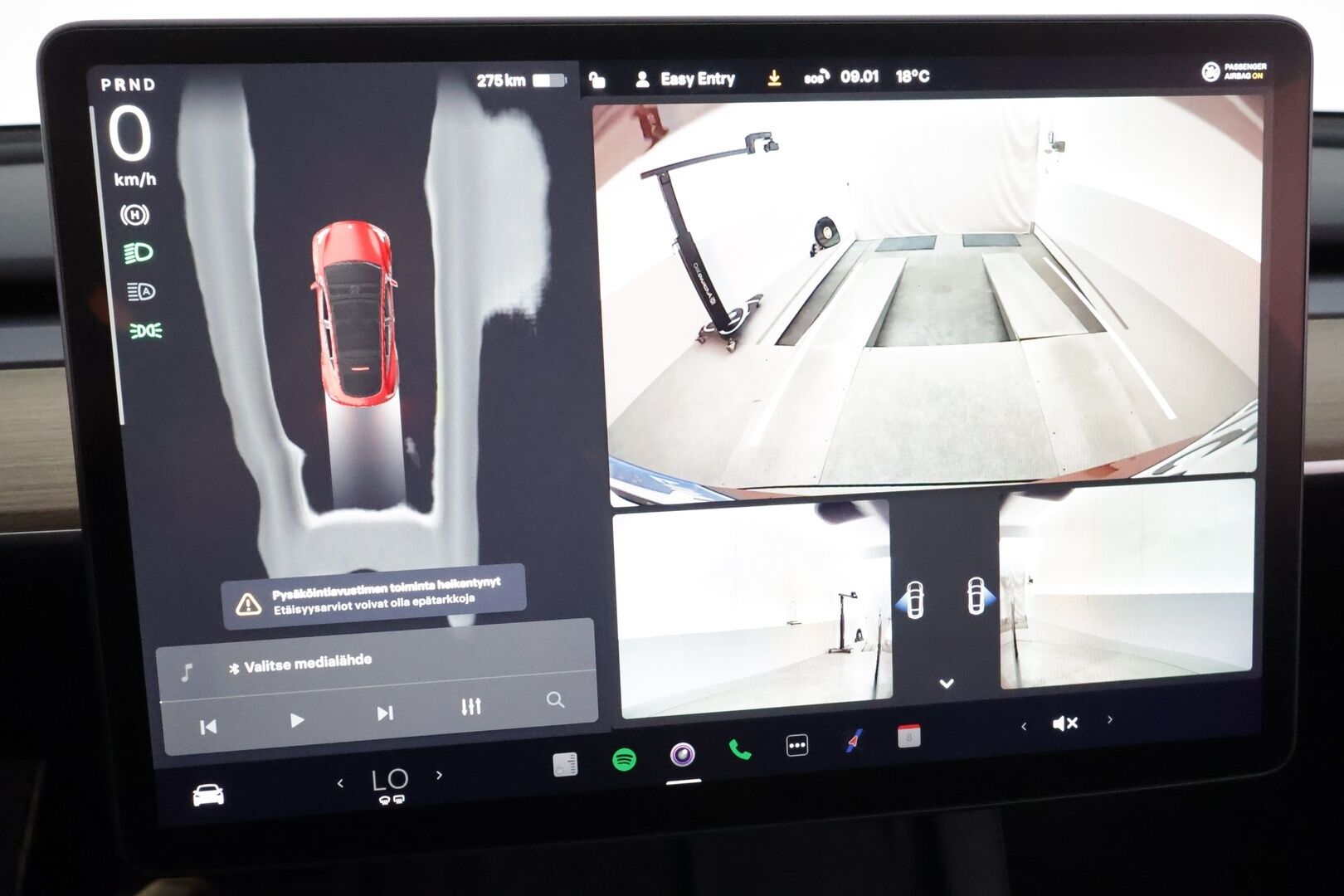 Tesla Model Y 2023 Long Range **Lämpöpumppu / Lasikatto / Matrix-LED / Adapt.Vakkari / P.Kamera / Muistipenkki / Navi / Keyless** - 3,99 % KORKOTARJOUS TÄHÄN AUTOON - 1-om Suomi-auto / 2x Latauskaapelit / Kahdet Renkaat