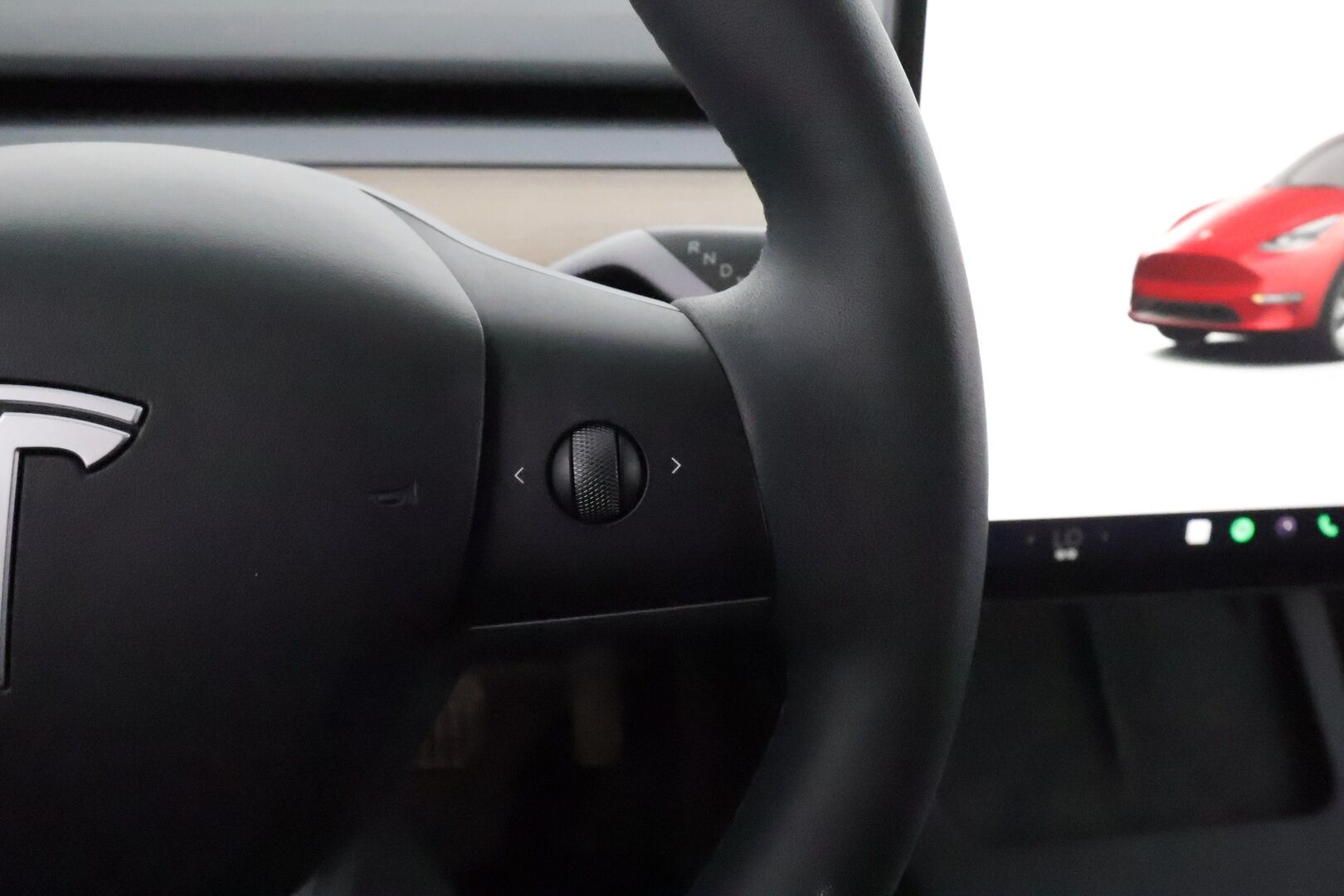 Tesla Model Y 2023 Long Range **Lämpöpumppu / Lasikatto / Matrix-LED / Adapt.Vakkari / P.Kamera / Muistipenkki / Navi / Keyless** - 3,99 % KORKOTARJOUS TÄHÄN AUTOON - 1-om Suomi-auto / 2x Latauskaapelit / Kahdet Renkaat