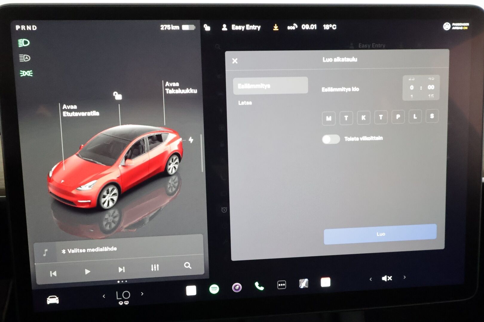 Tesla Model Y 2023 Long Range **Lämpöpumppu / Lasikatto / Matrix-LED / Adapt.Vakkari / P.Kamera / Muistipenkki / Navi / Keyless** - 3,99 % KORKOTARJOUS TÄHÄN AUTOON - 1-om Suomi-auto / 2x Latauskaapelit / Kahdet Renkaat