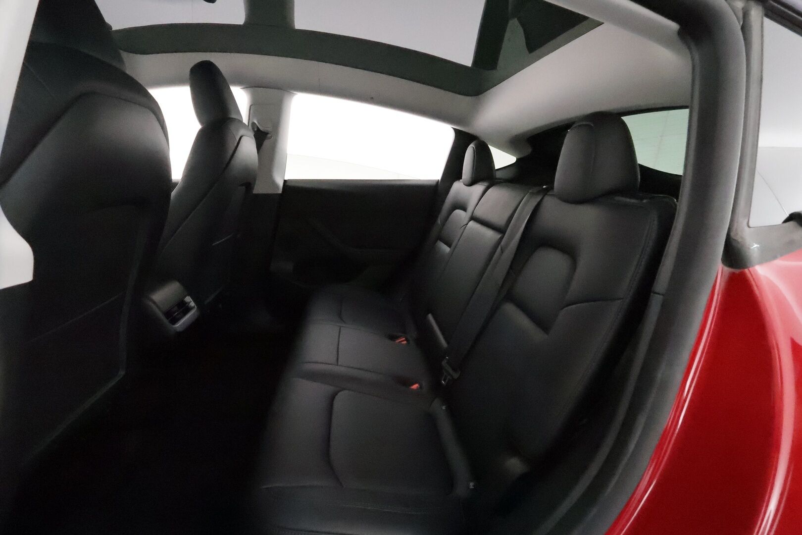 Tesla Model Y 2023 Long Range **Lämpöpumppu / Lasikatto / Matrix-LED / Adapt.Vakkari / P.Kamera / Muistipenkki / Navi / Keyless** - 3,99 % KORKOTARJOUS TÄHÄN AUTOON - 1-om Suomi-auto / 2x Latauskaapelit / Kahdet Renkaat