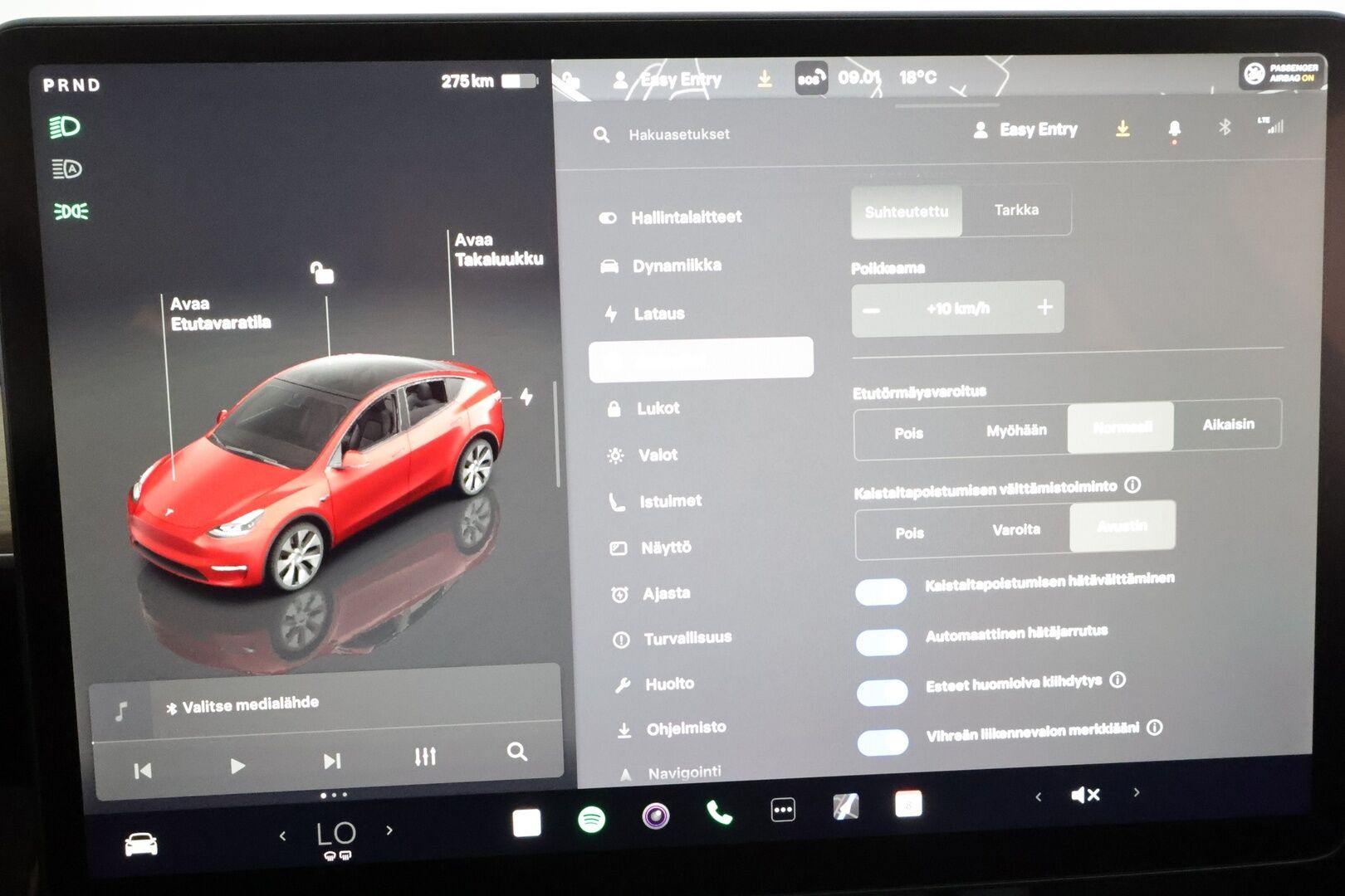 Tesla Model Y 2023 Long Range **Lämpöpumppu / Lasikatto / Matrix-LED / Adapt.Vakkari / P.Kamera / Muistipenkki / Navi / Keyless** - 3,99 % KORKOTARJOUS TÄHÄN AUTOON - 1-om Suomi-auto / 2x Latauskaapelit / Kahdet Renkaat