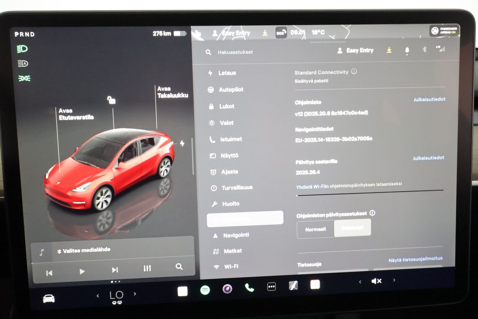 Tesla Model Y 2023 Long Range **Lämpöpumppu / Lasikatto / Matrix-LED / Adapt.Vakkari / P.Kamera / Muistipenkki / Navi / Keyless** - 3,99 % KORKOTARJOUS TÄHÄN AUTOON - 1-om Suomi-auto / 2x Latauskaapelit / Kahdet Renkaat