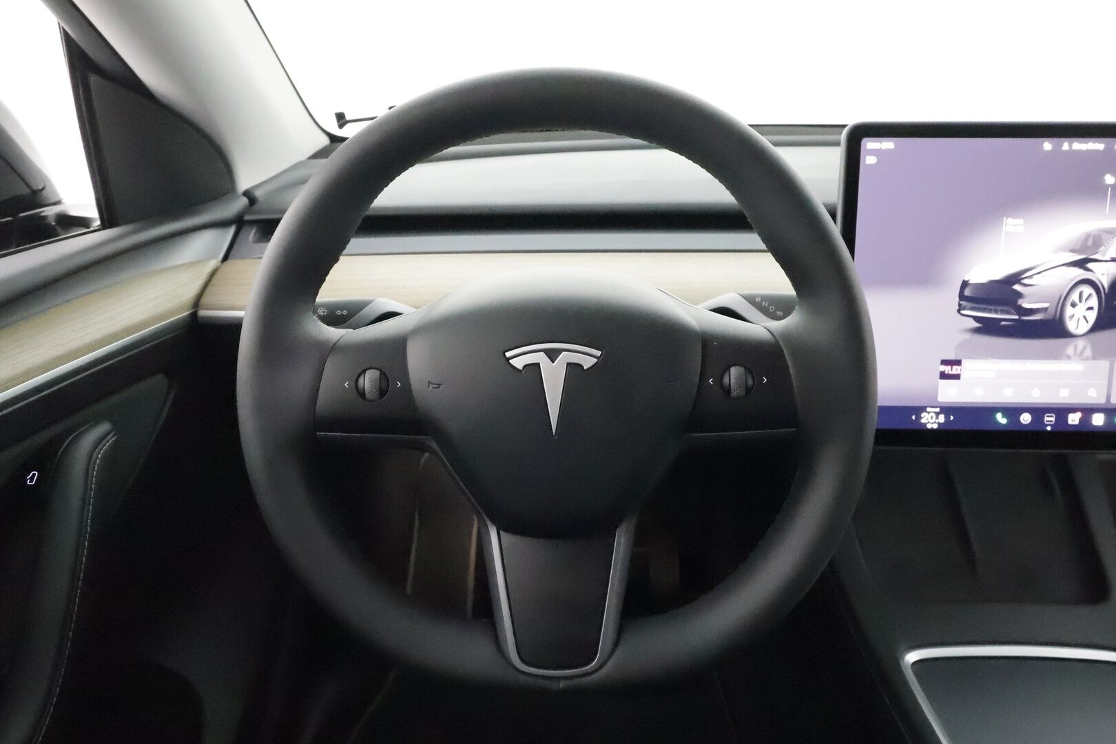 Tesla Model Y 2023 Long Range **1.Om Suomi-auto / Lasikatto / Adapt.vakkari / Koukku / Lämpöpumppu / Matrix-LED / Navi / Kaistavahti** - 3,99 % KORKOTARJOUS TÄHÄN AUTOON - Akku kuntotarkastettu / Premium Audio / KeylessGO / 2x Renkaat