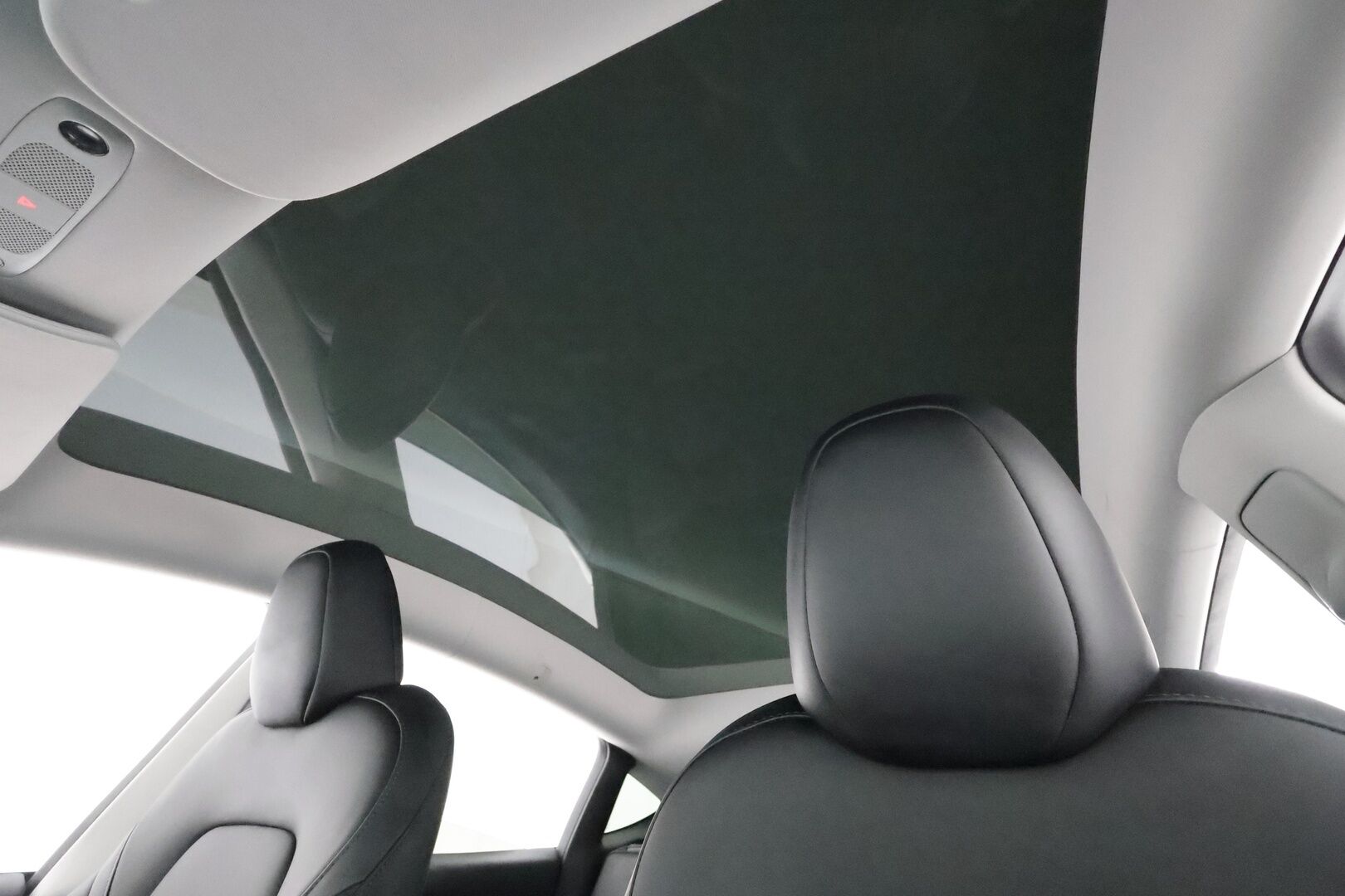 Tesla Model Y 2023 Long Range **1.Om Suomi-auto / Lasikatto / Adapt.vakkari / Koukku / Lämpöpumppu / Matrix-LED / Navi / Kaistavahti** - 3,99 % KORKOTARJOUS TÄHÄN AUTOON - Akku kuntotarkastettu / Premium Audio / KeylessGO / 2x Renkaat