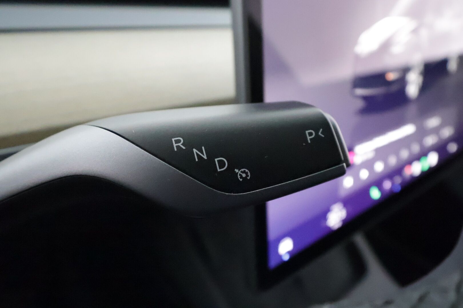Tesla Model Y 2023 Long Range **1.Om Suomi-auto / Lasikatto / Adapt.vakkari / Koukku / Lämpöpumppu / Matrix-LED / Navi / Kaistavahti** - 3,99 % KORKOTARJOUS TÄHÄN AUTOON - Akku kuntotarkastettu / Premium Audio / KeylessGO / 2x Renkaat