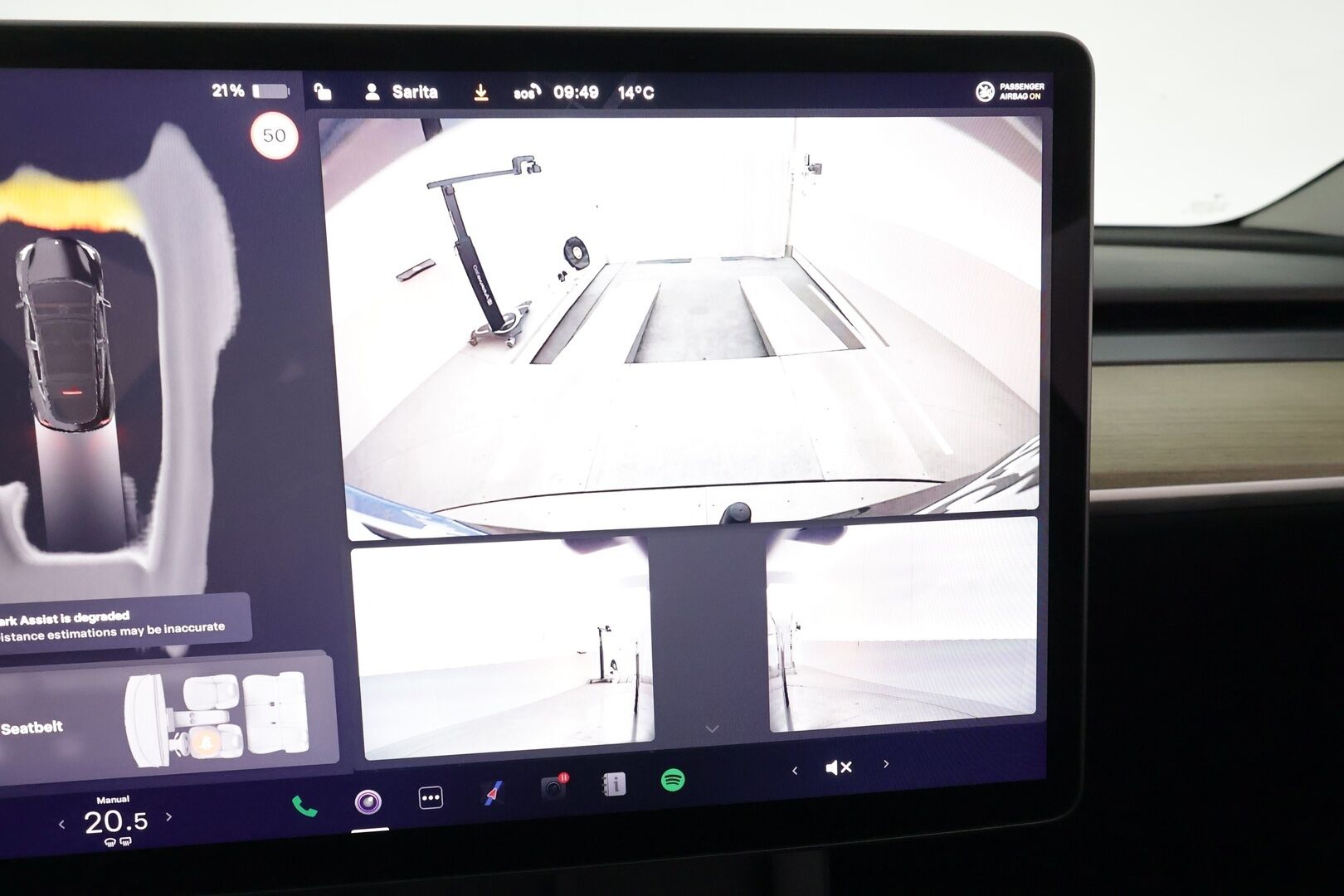 Tesla Model Y 2023 Long Range **1.Om Suomi-auto / Lasikatto / Adapt.vakkari / Koukku / Lämpöpumppu / Matrix-LED / Navi / Kaistavahti** - 3,99 % KORKOTARJOUS TÄHÄN AUTOON - Akku kuntotarkastettu / Premium Audio / KeylessGO / 2x Renkaat