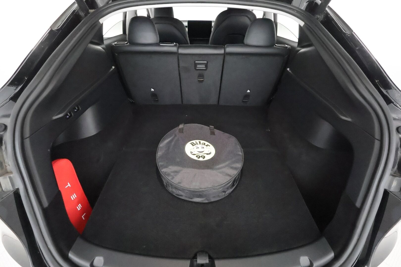 Tesla Model Y 2023 Long Range - 3,99 % KORKOTARJOUS TÄHÄN AUTOON - ALV / 1.Om Suomi-auto / Koukku / Lämpöpumppu / Matrix-LED / Premium Audio / Lasikatto / 2x vanteet / Juuri tullut Tampereelle!