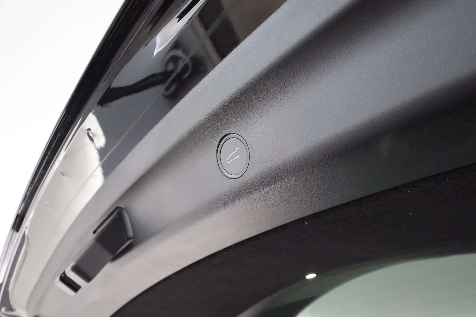 Tesla Model Y 2023 Long Range **1.Om Suomi-auto / Lasikatto / Adapt.vakkari / Koukku / Lämpöpumppu / Matrix-LED / Navi / Kaistavahti** - 3,99 % KORKOTARJOUS TÄHÄN AUTOON - Akku kuntotarkastettu / Premium Audio / KeylessGO / 2x Renkaat