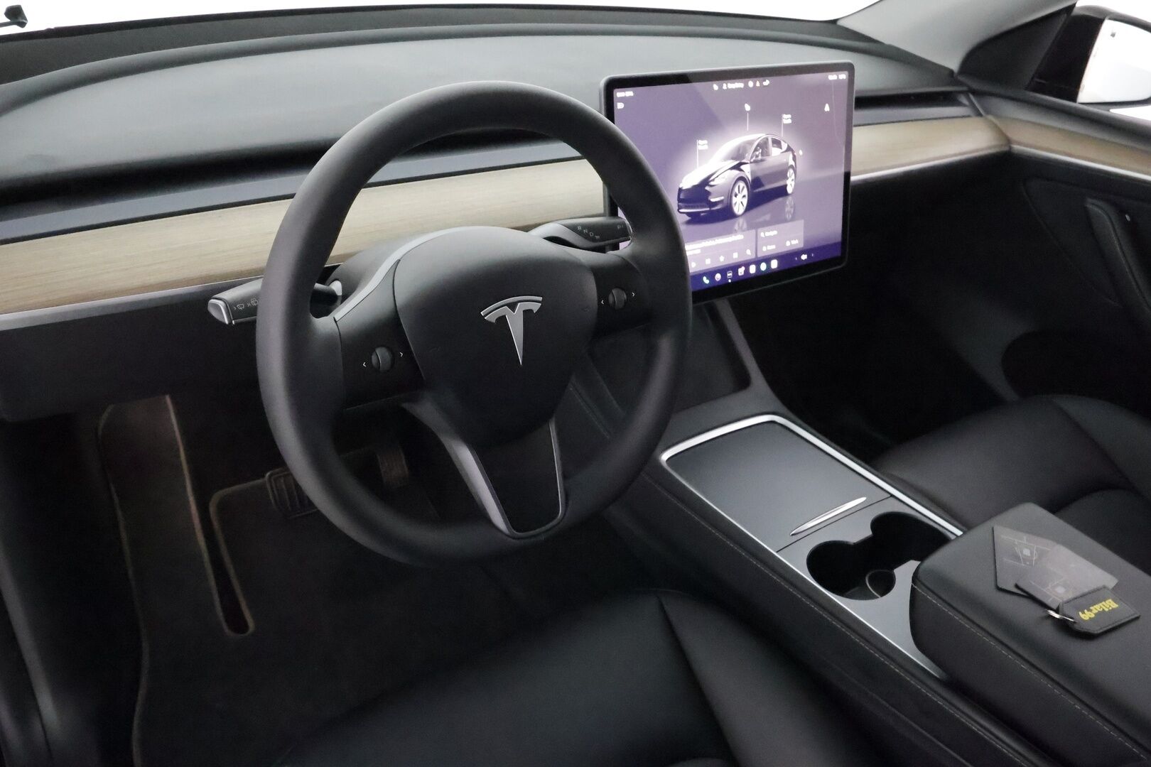 Tesla Model Y 2023 Long Range **1.Om Suomi-auto / Lasikatto / Adapt.vakkari / Koukku / Lämpöpumppu / Matrix-LED / Navi / Kaistavahti** - 3,99 % KORKOTARJOUS TÄHÄN AUTOON - Akku kuntotarkastettu / Premium Audio / KeylessGO / 2x Renkaat