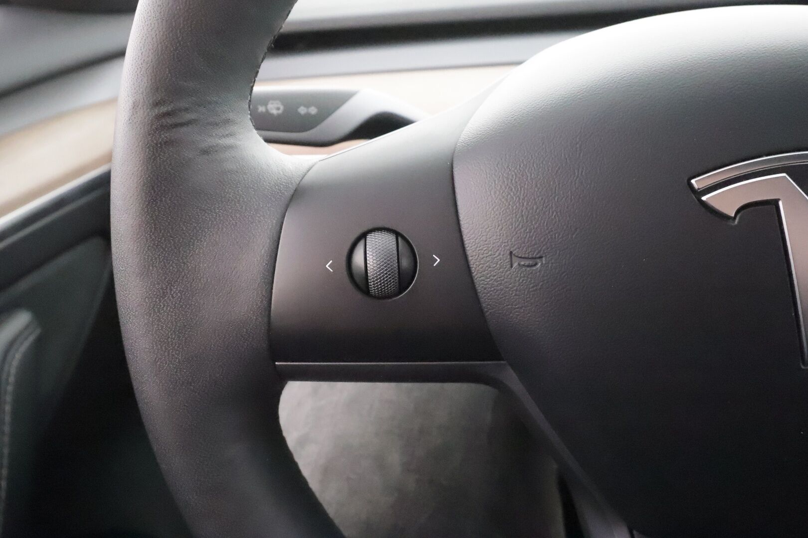Tesla Model 3 2023 Long Range * ILP / ACC / Lasikatto / Matrix-LED / P.Kamera / Muistipenkki / Premium Audio / Navi / Keyless * - 1-om Suomi-auto / Kahdet renkaat aluvanteilla