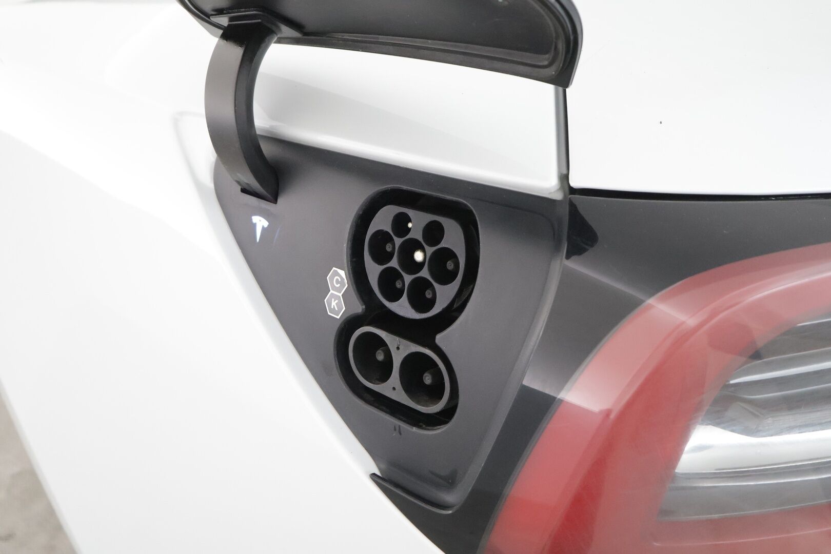 Tesla Model 3 2023 Long Range * ILP / ACC / Lasikatto / Matrix-LED / P.Kamera / Muistipenkki / Premium Audio / Navi / Keyless * - 1-om Suomi-auto / Kahdet renkaat aluvanteilla