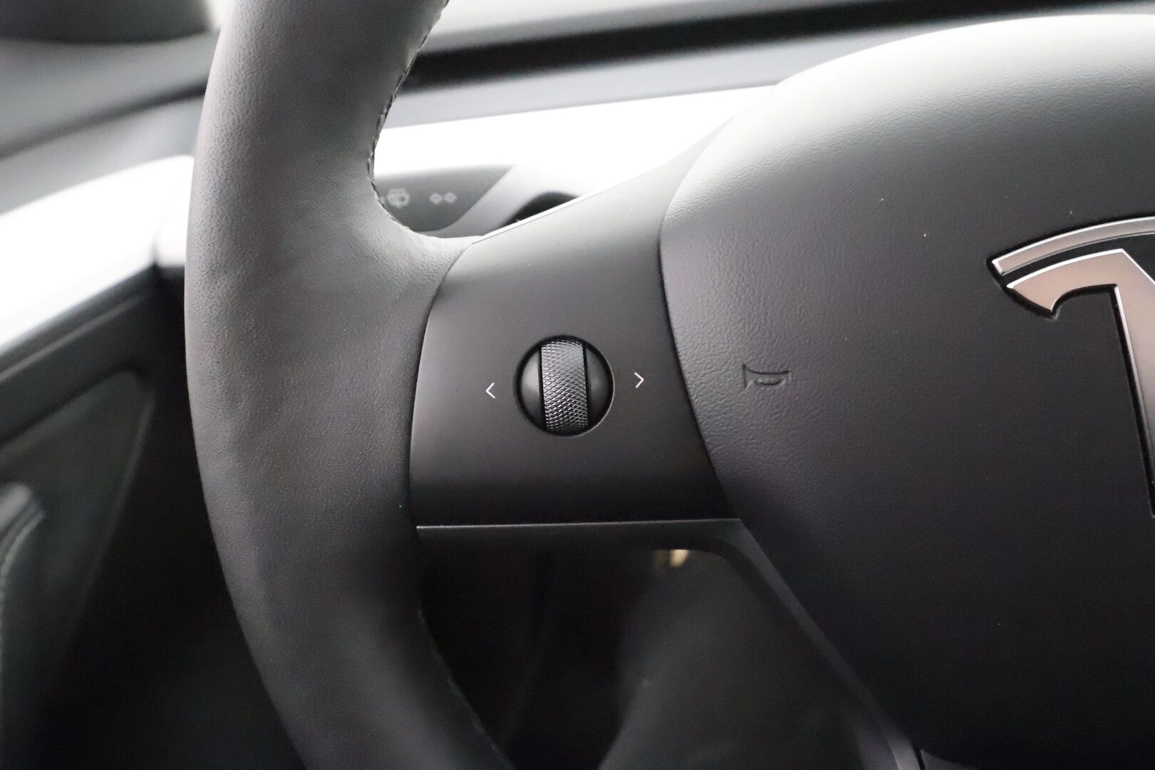 Tesla Model 3 2023 Long Range * ILP / ACC / Lasikatto / Matrix-LED / P.Kamera / Muistipenkki / Premium Audio / Navi / Keyless * - 1-om Suomi-auto / Kahdet renkaat aluvanteilla - HULLUT AVAJAISHULINAT KORKOTARJOUS 3,29 %