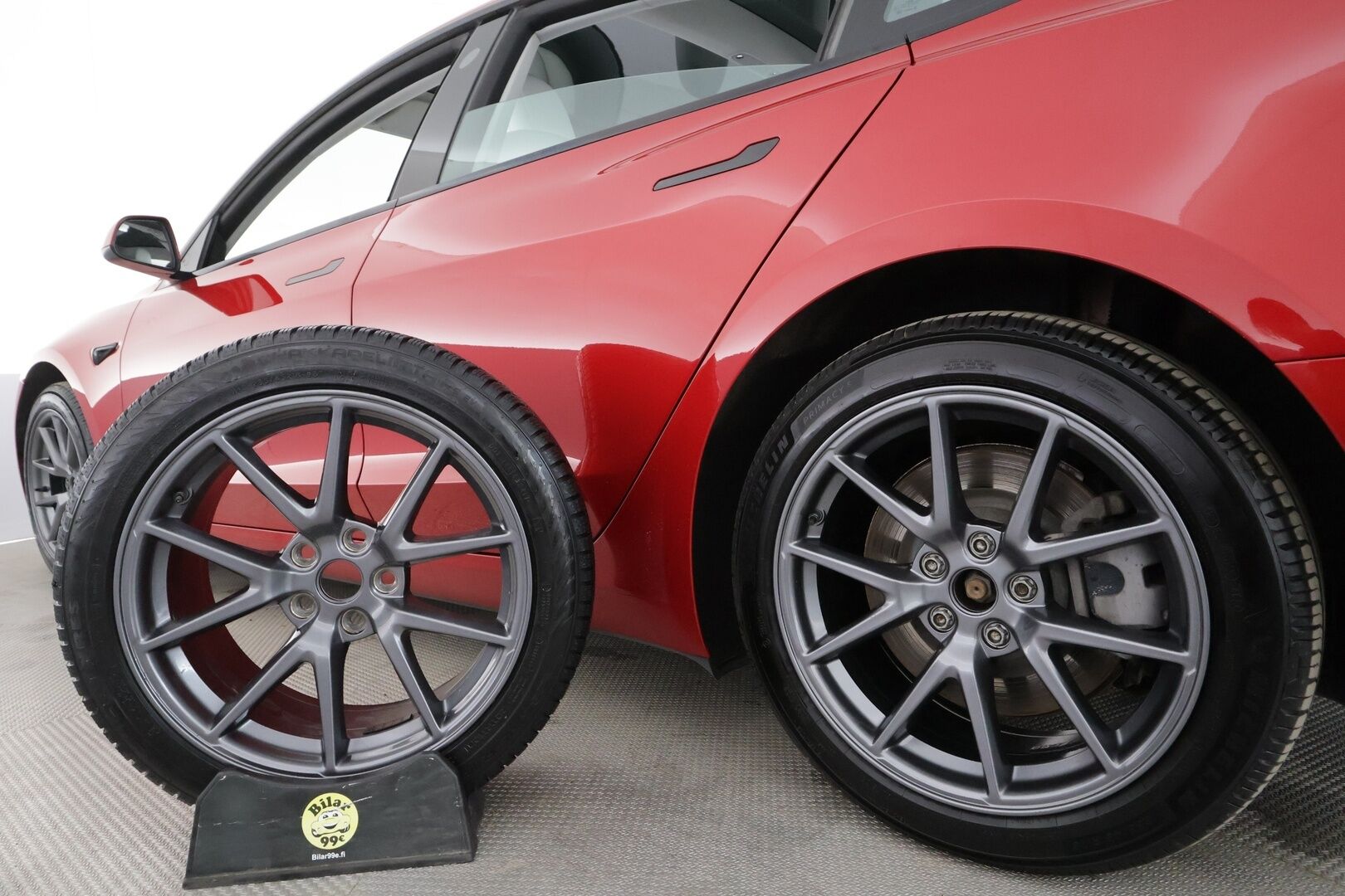 Tesla Model 3 2023 Long Range * ILP / ACC / Lasikatto / Matrix-LED / P.Kamera / Muistipenkki / Premium Audio / Navi / Keyless * - 1-om Suomi-auto / Kahdet renkaat aluvanteilla - HULLUT AVAJAISHULINAT KORKOTARJOUS 3,29 %