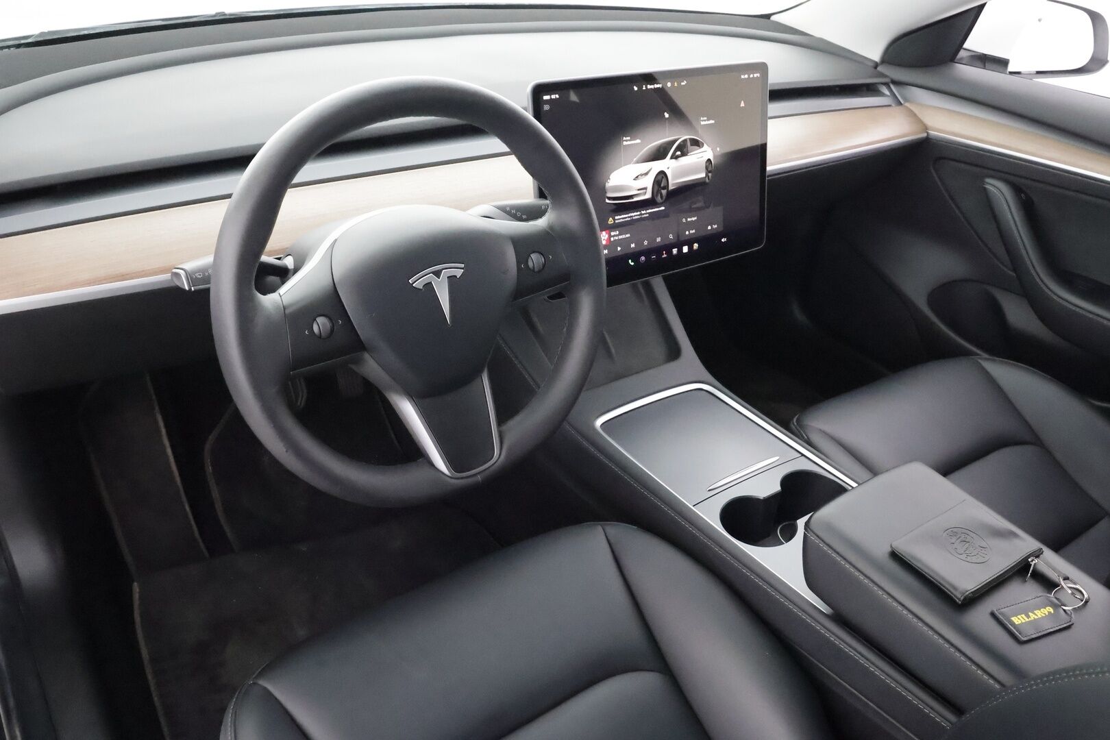 Tesla Model 3 2023 RWD * ILP / ACC / Lasikatto / Premium Speakers / P.Kamera / Matrix-LED / Muistipenkki / Kaistavahti * - Suomi-auto / Akku kuntotarkastettu / 2x Latauskaapelit