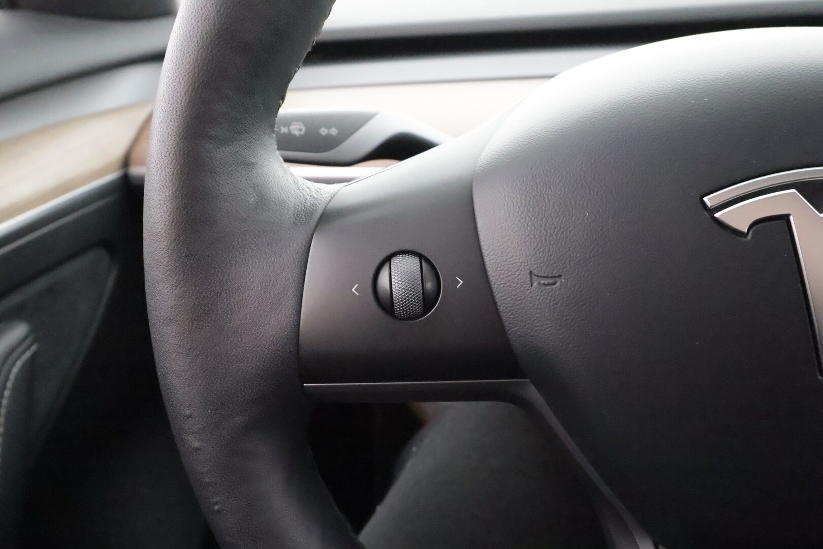 Tesla Model 3 2023 RWD * ILP / ACC / Lasikatto / Premium Speakers / P.Kamera / Matrix-LED / Muistipenkki / Kaistavahti * - Suomi-auto / Akku kuntotarkastettu / 2x Latauskaapelit