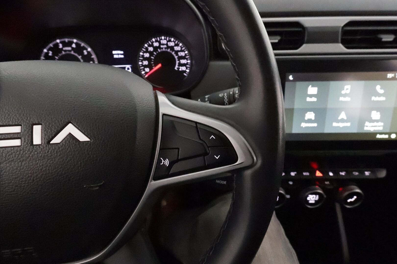 Dacia Duster 2023 Blue dCi 115 4x4 Journey **Vakkari / P.kamera / Koukku / Navi / Apple&Android / Lohkolämmitin** - 1.Om Suomi-auto / Merkkihuollettu / Kahdet renkaat aluvanteilla / 180.kamera