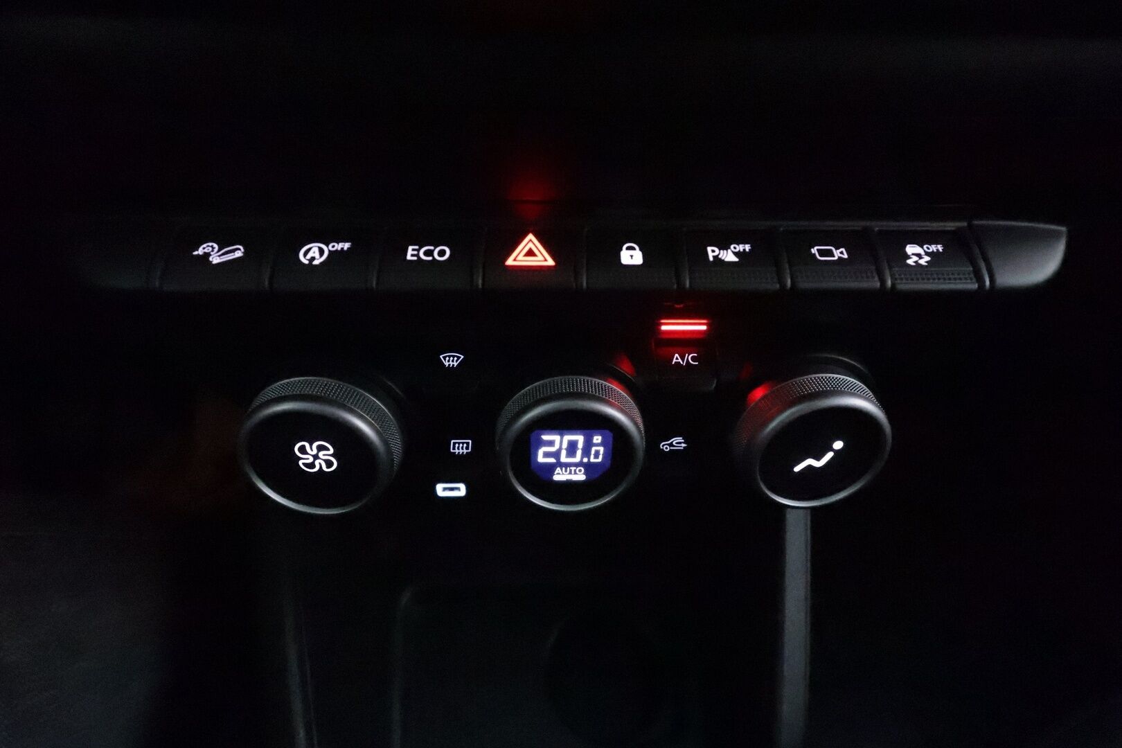 Dacia Duster 2023 Blue dCi 115 4x4 Journey **Vakkari / P.kamera / Koukku / Navi / Apple&Android / Lohkolämmitin** - 1.Om Suomi-auto / Merkkihuollettu / Kahdet renkaat aluvanteilla / 180.kamera