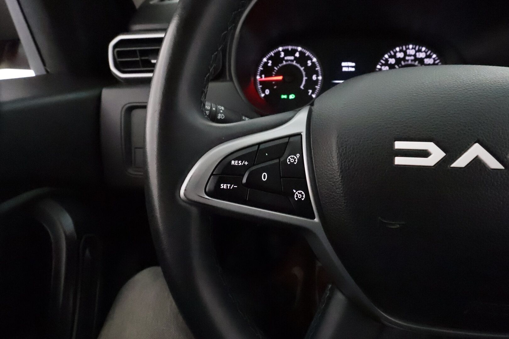 Dacia Duster 2023 Blue dCi 115 4x4 Journey **Vakkari / P.kamera / Koukku / Navi / Apple&Android / Lohkolämmitin** - 1.Om Suomi-auto / Merkkihuollettu / Kahdet renkaat aluvanteilla / 180.kamera