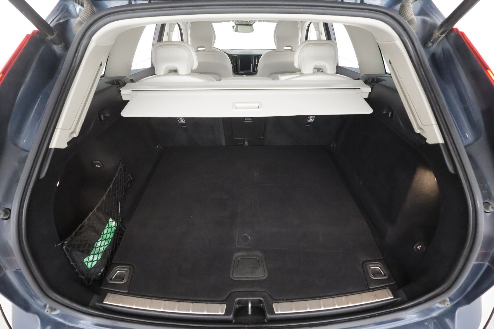 Volvo XC60 2023 T8 AWD Long Range High Performance Plus Dark aut - | Pilot assist | Webasto | Koukku | Muistipenkit | Full-LED | High Performance audio | Sporttinahat | P.Kamera | Keyless | Apple&Android | 1.Om Suomi-auto | Kahdet Renkaat | Merkkihuollettu |