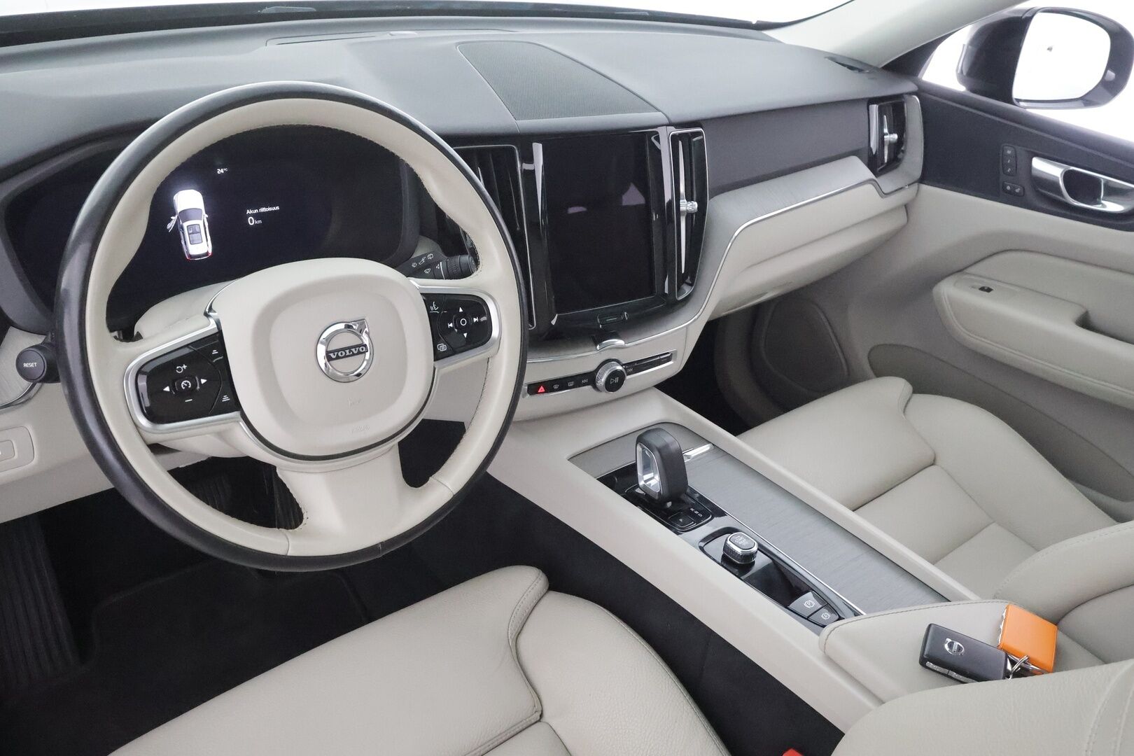 Volvo XC60 2023 T8 AWD Long Range High Performance Plus Dark aut - | Pilot assist | Webasto | Koukku | Muistipenkit | Full-LED | High Performance audio | Sporttinahat | P.Kamera | Keyless | Apple&Android | 1.Om Suomi-auto | Kahdet Renkaat | Merkkihuollettu |