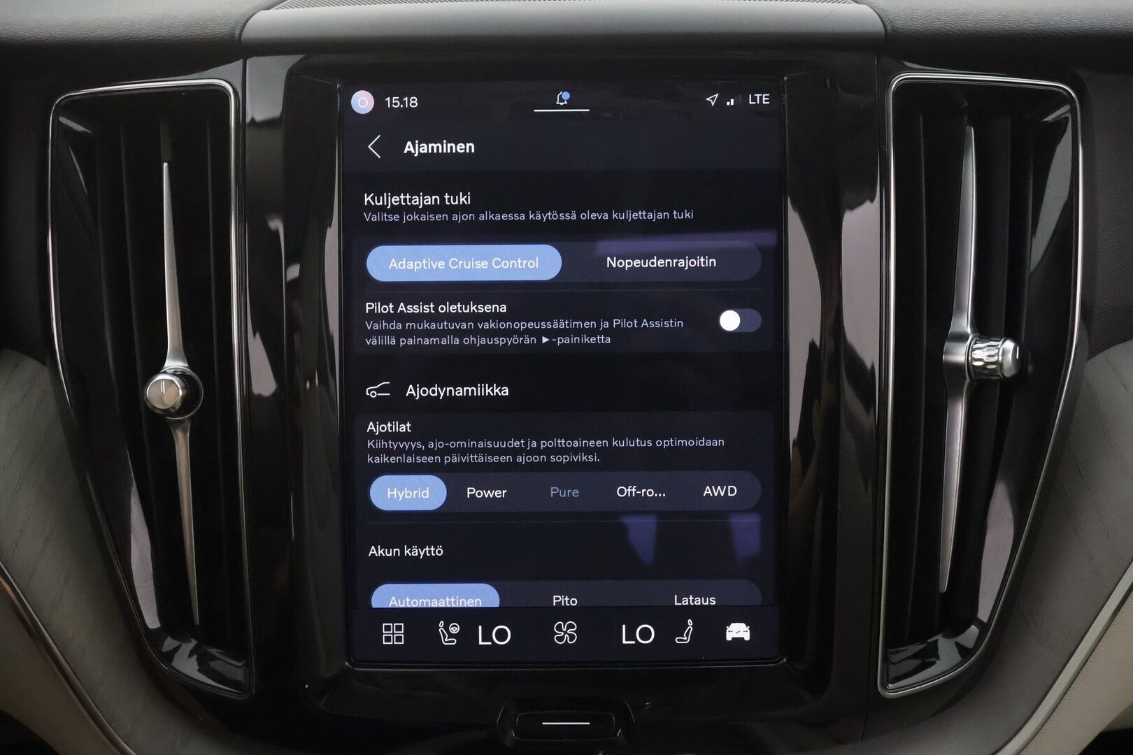 Volvo XC60 2023 T8 AWD Long Range High Performance Plus Dark aut - | Pilot assist | Webasto | Koukku | Muistipenkit | Full-LED | High Performance audio | Sporttinahat | P.Kamera | Keyless | Apple&Android | 1.Om Suomi-auto | Kahdet Renkaat | Merkkihuollettu |
