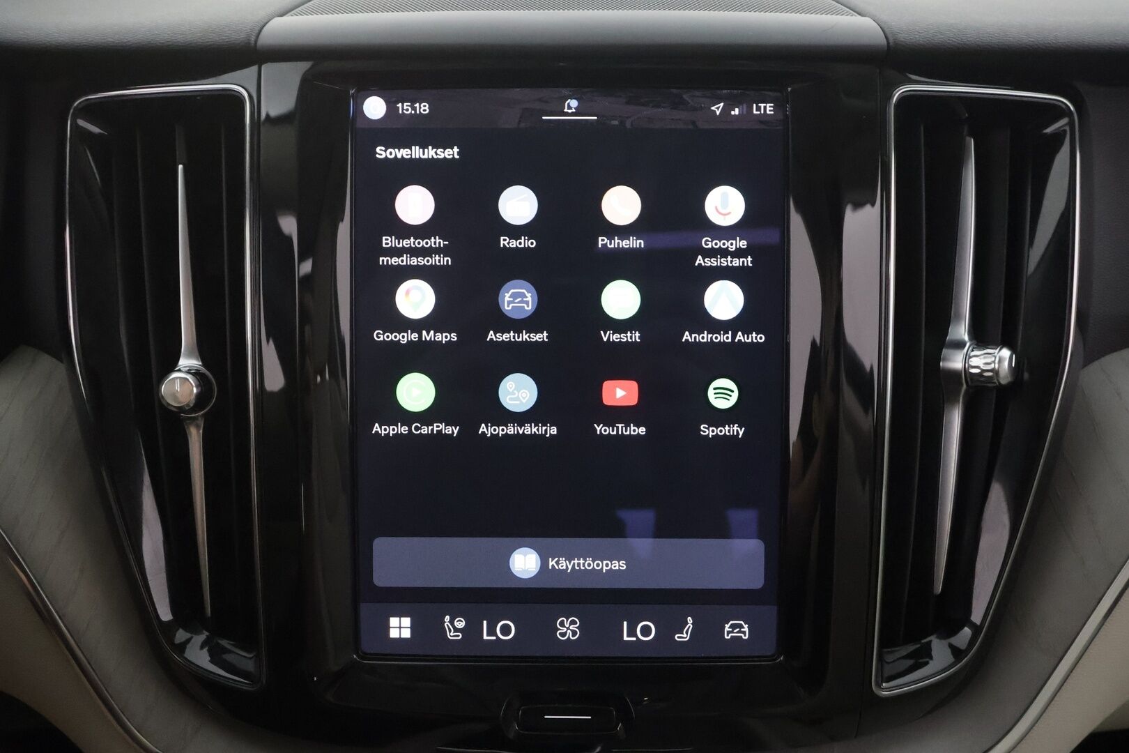 Volvo XC60 2023 T8 AWD Long Range High Performance Plus Dark aut - | Pilot assist | Webasto | Koukku | Muistipenkit | Full-LED | High Performance audio | Sporttinahat | P.Kamera | Keyless | Apple&Android | 1.Om Suomi-auto | Kahdet Renkaat | Merkkihuollettu |