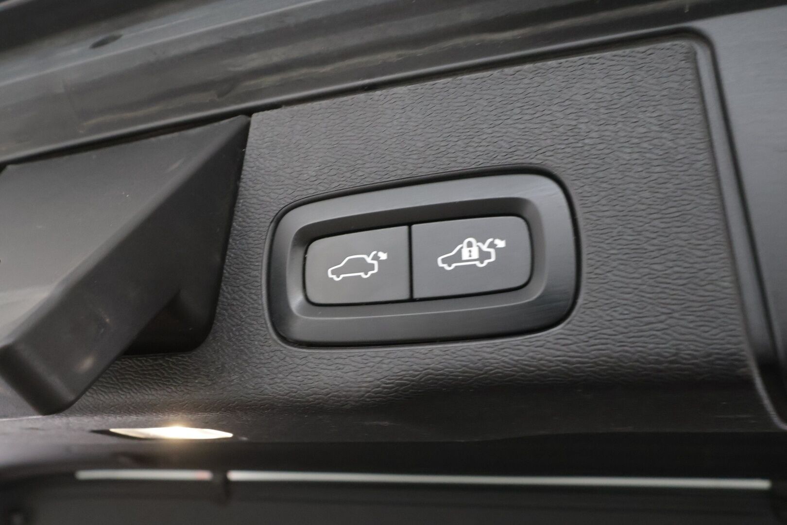 Volvo XC60 2023 T8 AWD Long Range High Performance Plus Dark aut - | Pilot assist | Webasto | Koukku | Muistipenkit | Full-LED | High Performance audio | Sporttinahat | P.Kamera | Keyless | Apple&Android | 1.Om Suomi-auto | Kahdet Renkaat | Merkkihuollettu |