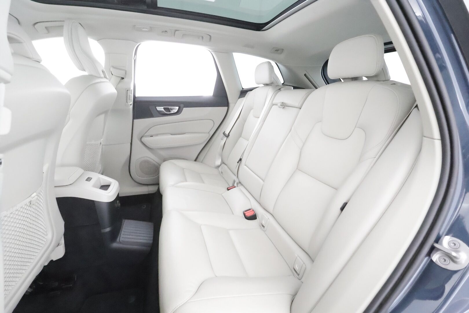 Volvo XC60 2023 T8 AWD Long Range High Performance Plus Dark aut - | Pilot assist | Webasto | Koukku | Muistipenkit | Full-LED | High Performance audio | Sporttinahat | P.Kamera | Keyless | Apple&Android | 1.Om Suomi-auto | Kahdet Renkaat | Merkkihuollettu |