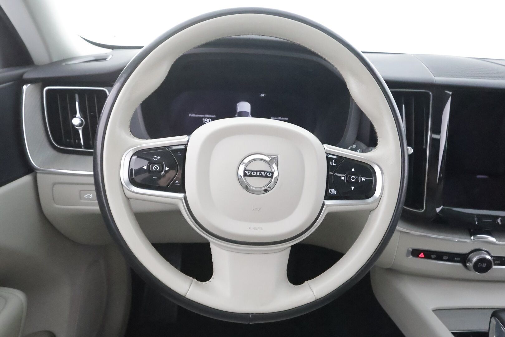 Volvo XC60 2023 T8 AWD Long Range High Performance Plus Dark aut - | Pilot assist | Webasto | Koukku | Muistipenkit | Full-LED | High Performance audio | Sporttinahat | P.Kamera | Keyless | Apple&Android | 1.Om Suomi-auto | Kahdet Renkaat | Merkkihuollettu |