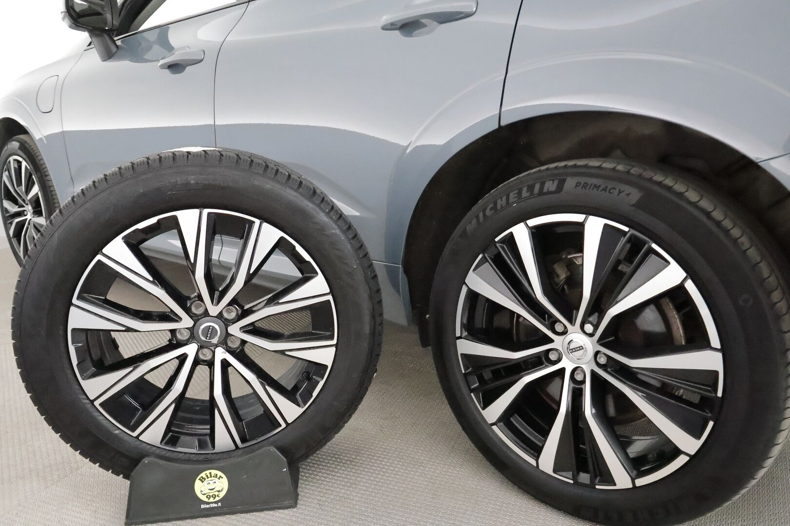 Volvo XC60 2023 T6 AWD Long Range Plus Dark aut **H&K / Panorama / Muistipenkit / Koukku / Adapt.vakkari / Full LED / Webasto** - 3,99 % KORKOTARJOUS TÄHÄN AUTOON - Suomi-auto / Merkkihuollettu / Musta nahkasisusta / KeylessGo / Navi / Facelift